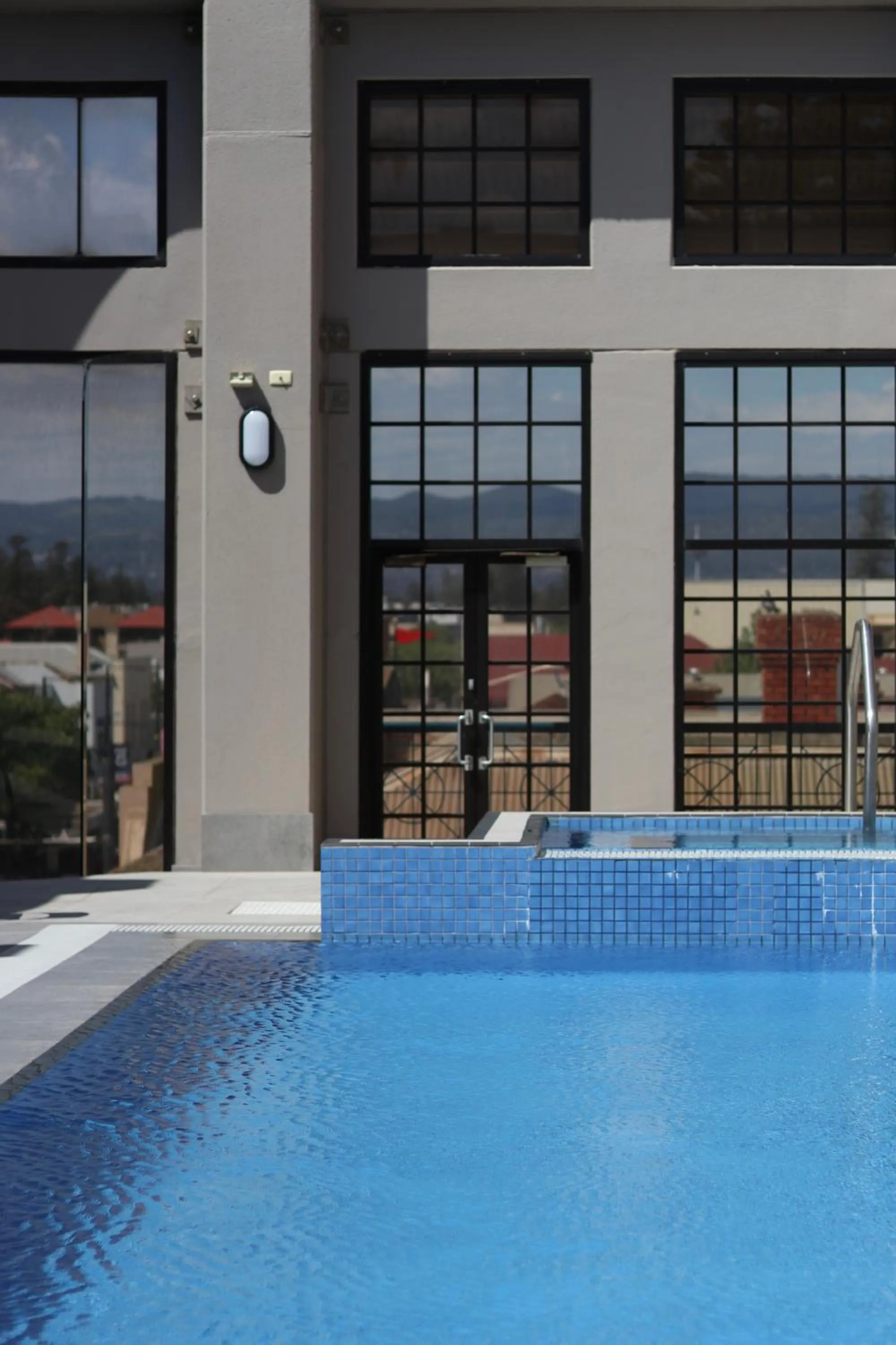 Swimming pool in Stamford Grand Adelaide