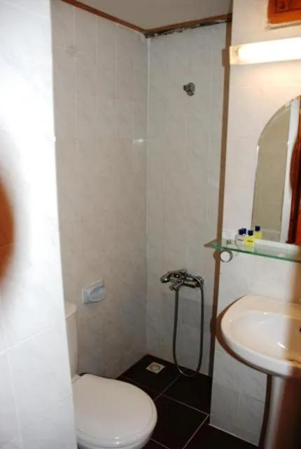 Bathroom in Kerman Hotel