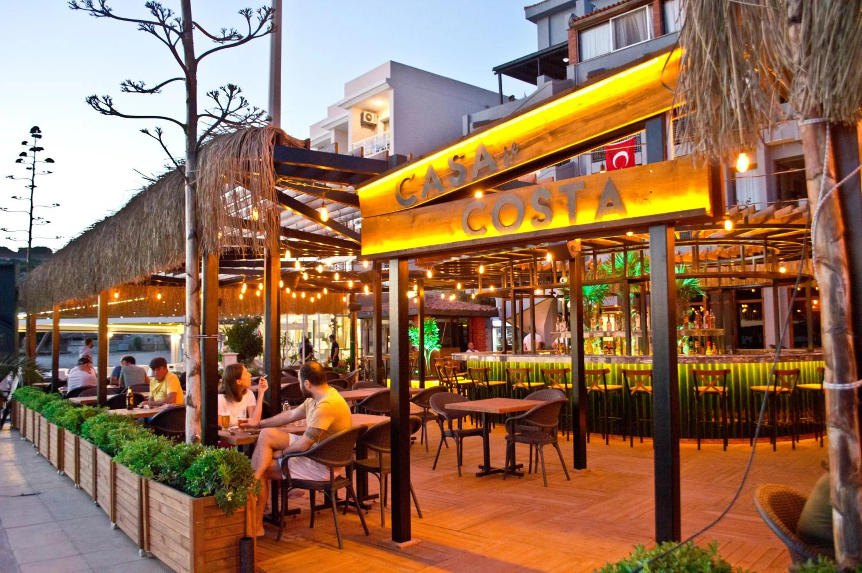 Restaurant/places to eat in Kerman Hotel