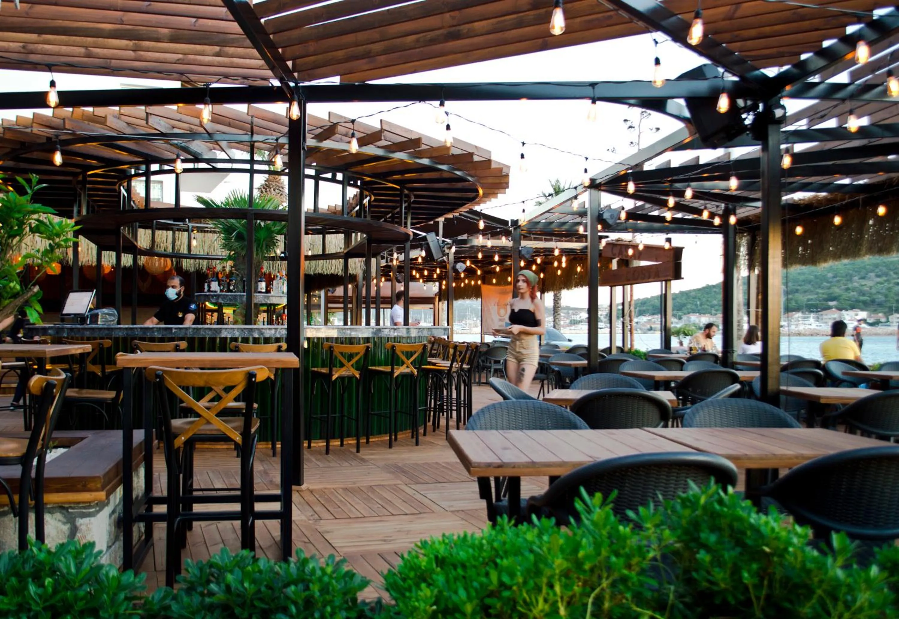 Restaurant/places to eat in Kerman Hotel