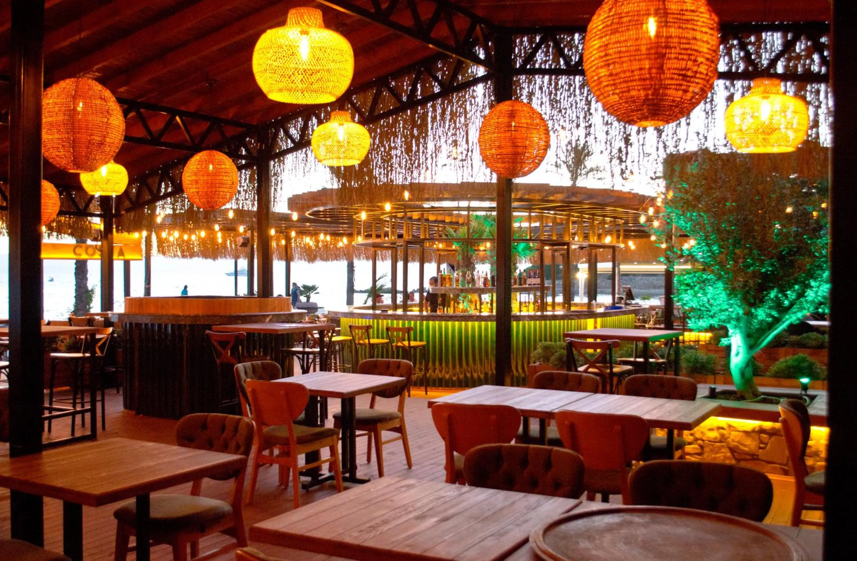 Restaurant/places to eat in Kerman Hotel