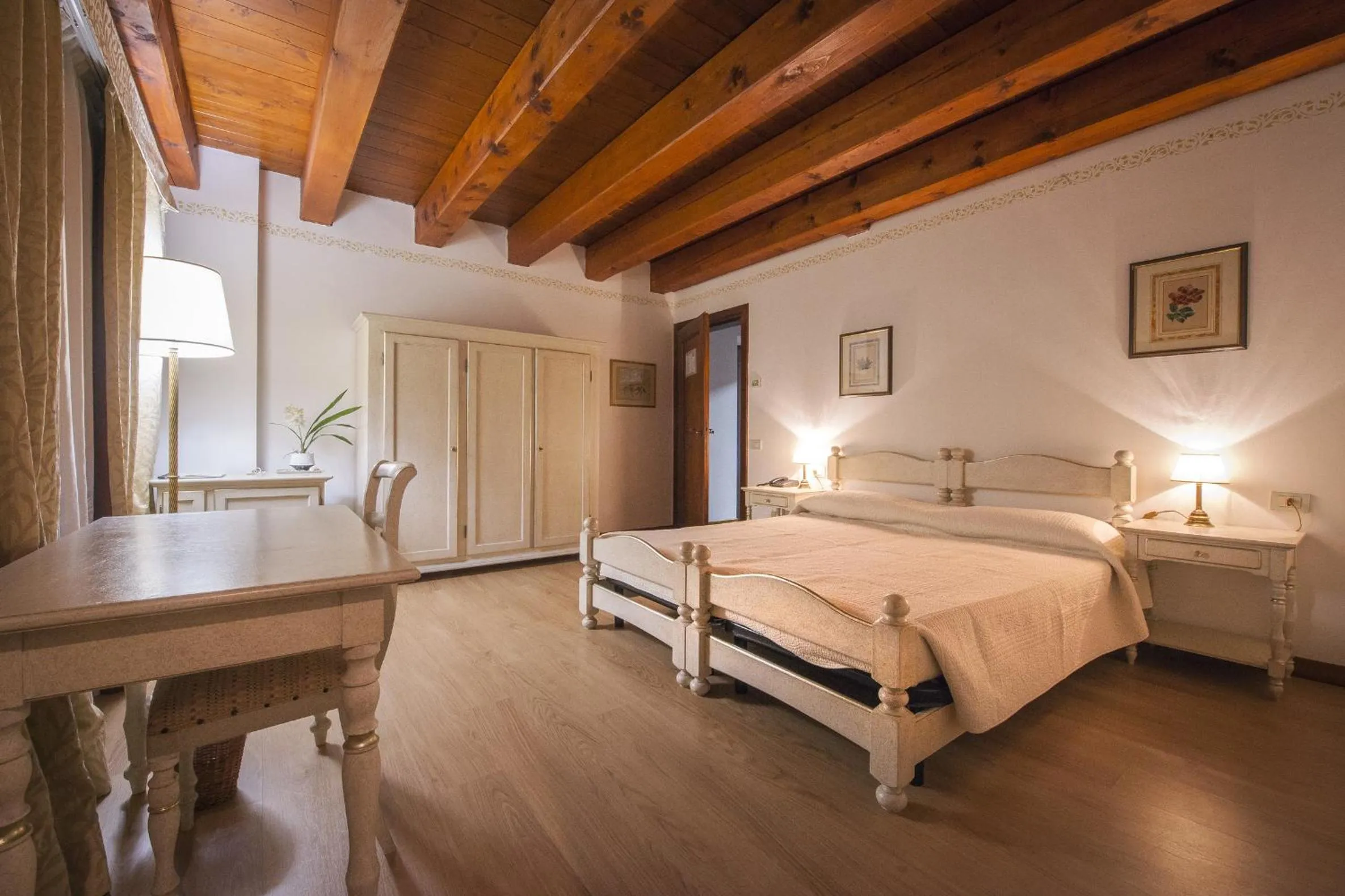 Photo of the whole room, Bed in Hotel Villa Cornér Della Regina