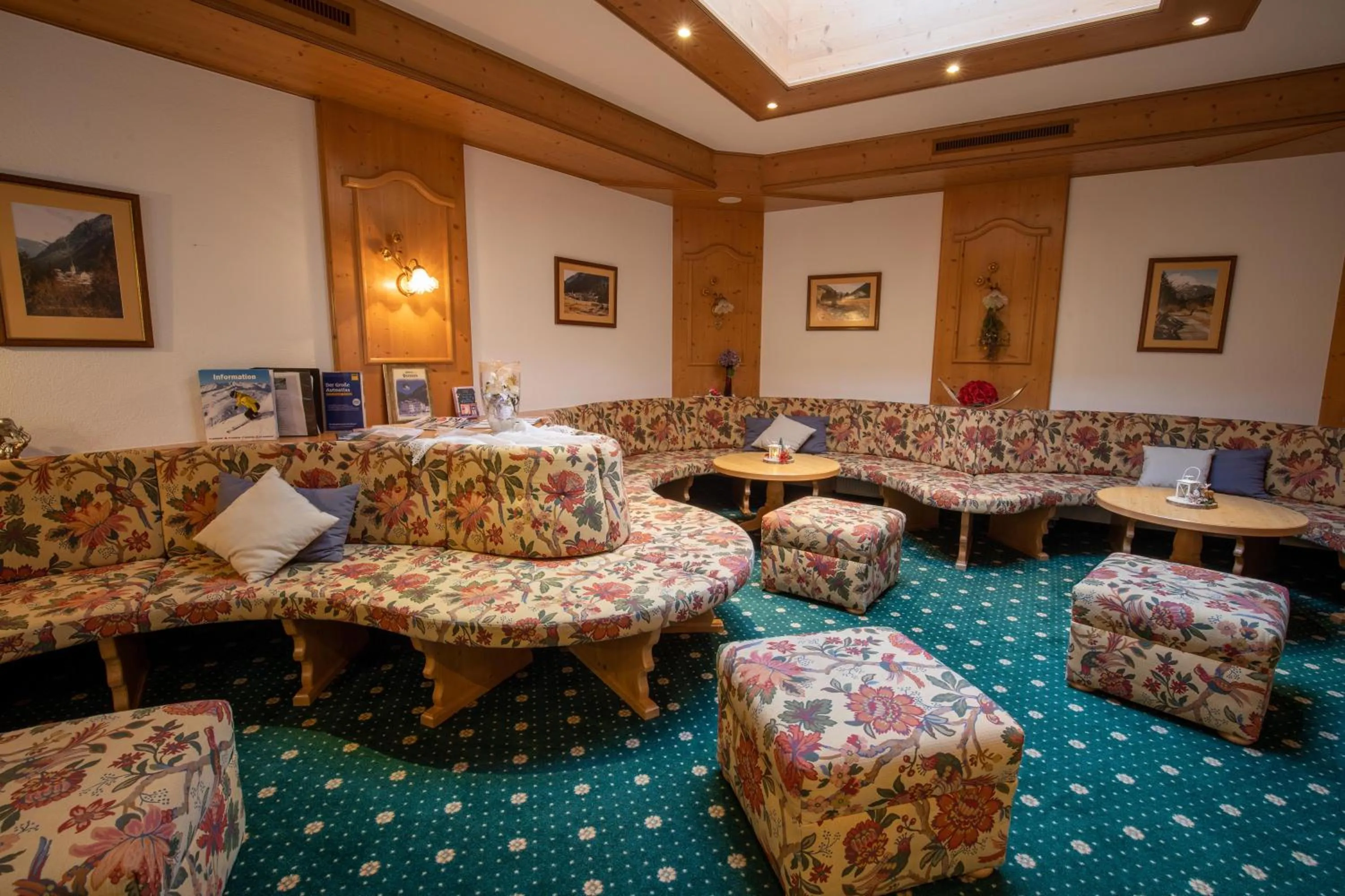 Lobby or reception in Hotel Persura