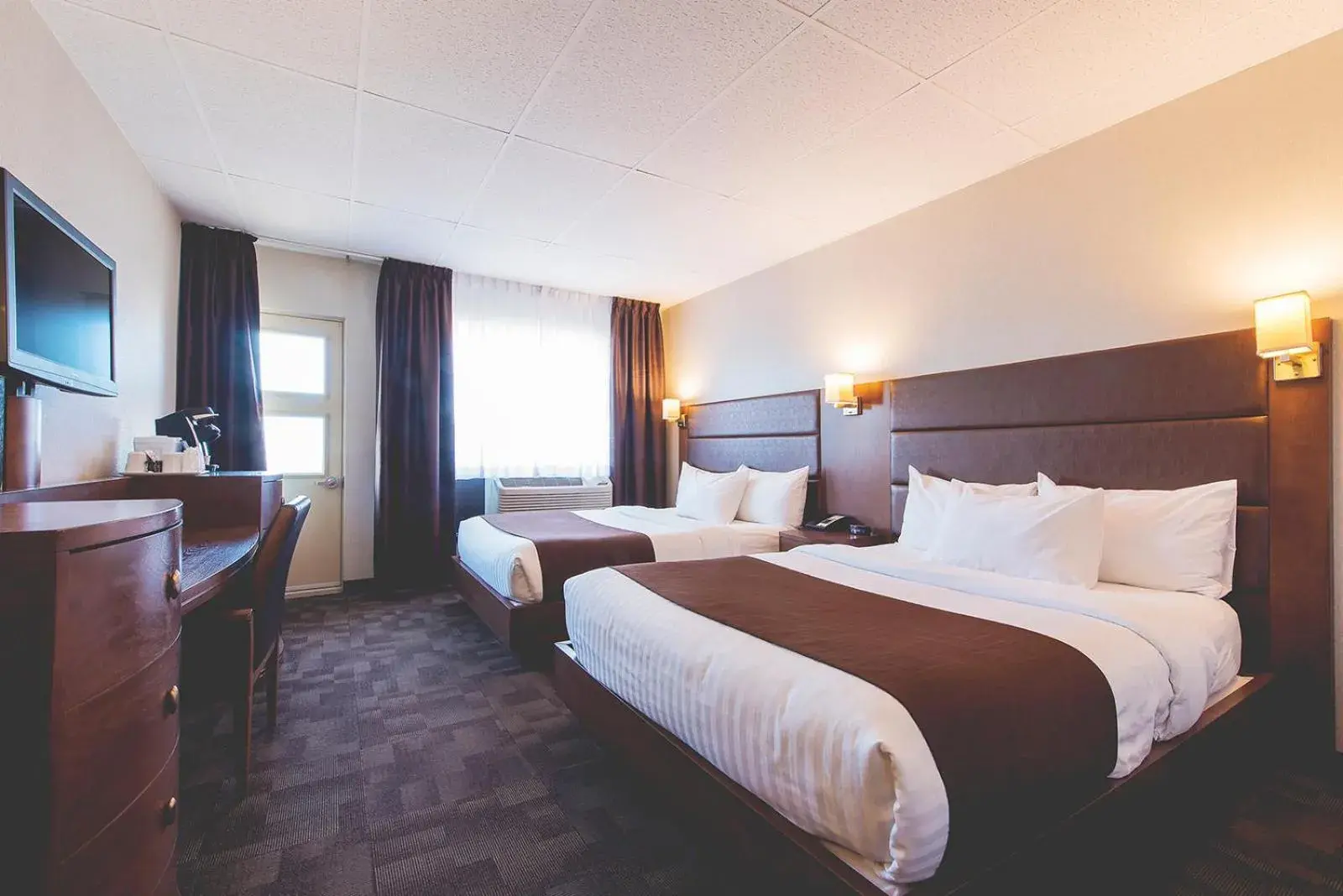 Superior Queen Room with Two Queen Beds in Hotel Continental Centre-Ville Superior Queen Room with Two Queen Beds in Hotel Continental Centre-Ville