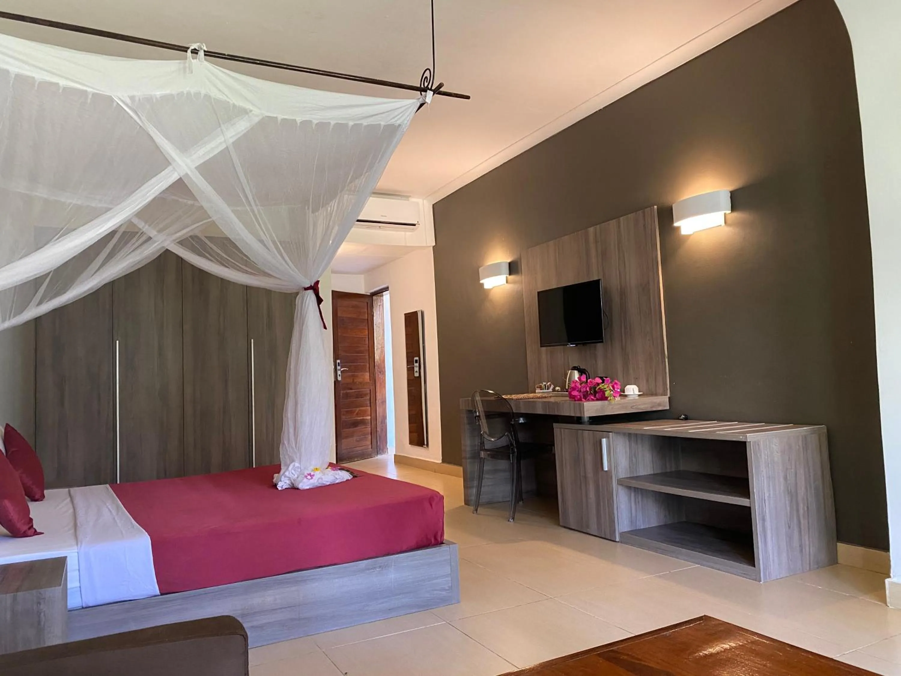 Photo of the whole room, Bed in My Blue Hotel Zanzibar