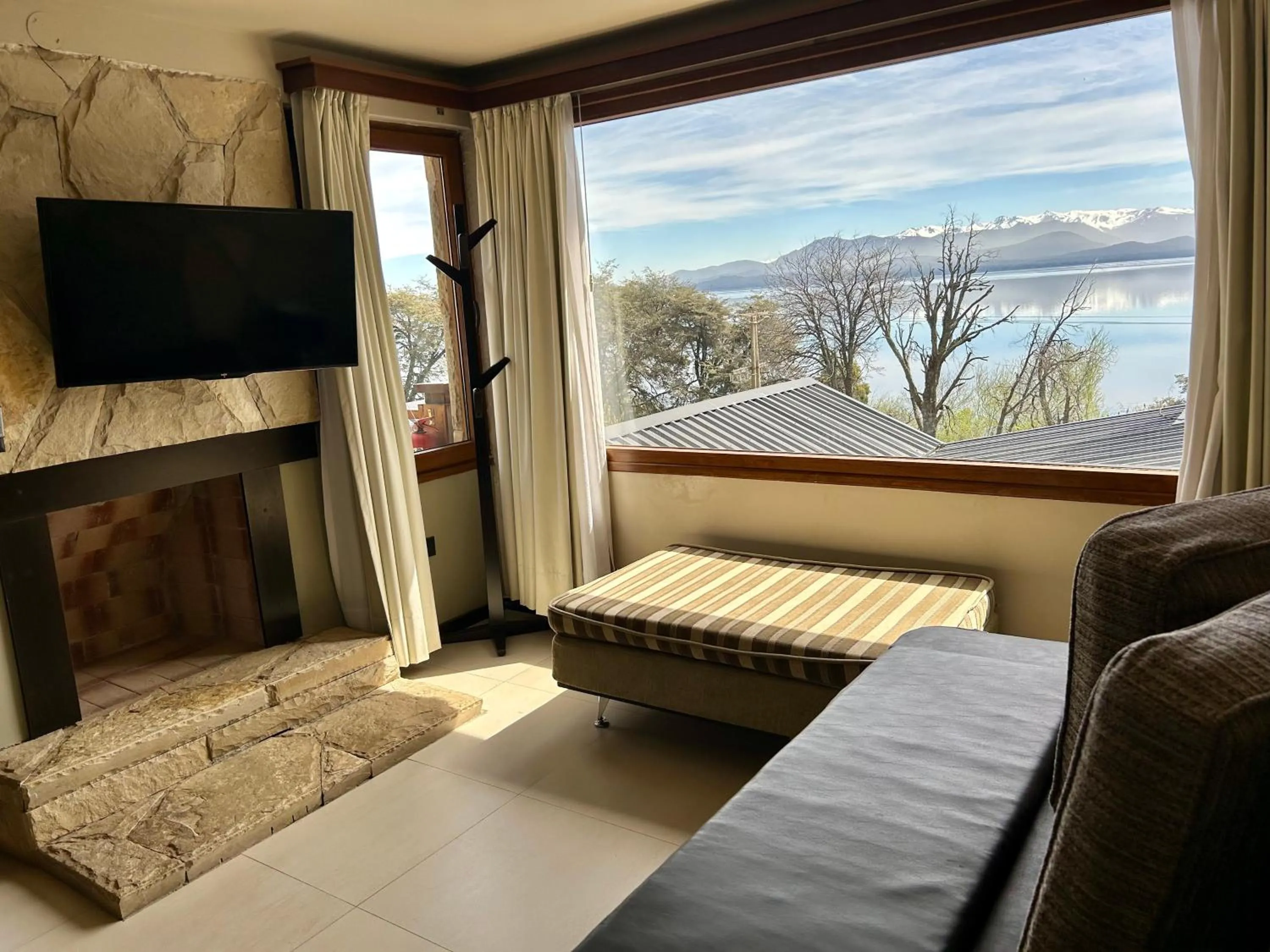 Communal lounge/ TV room in Bahia Paraiso Apart & Suites