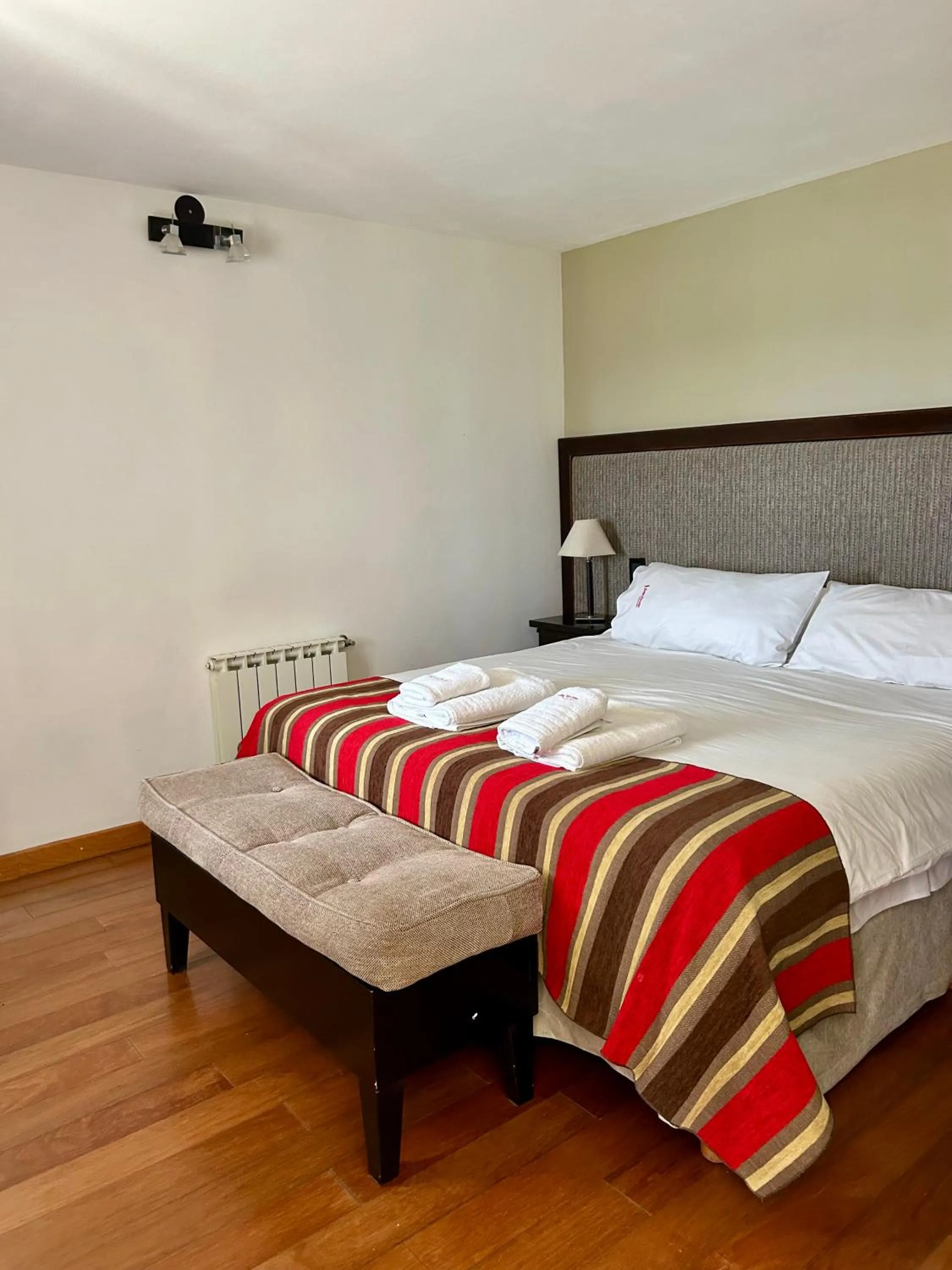 Photo of the whole room, Bed in Bahia Paraiso Apart & Suites