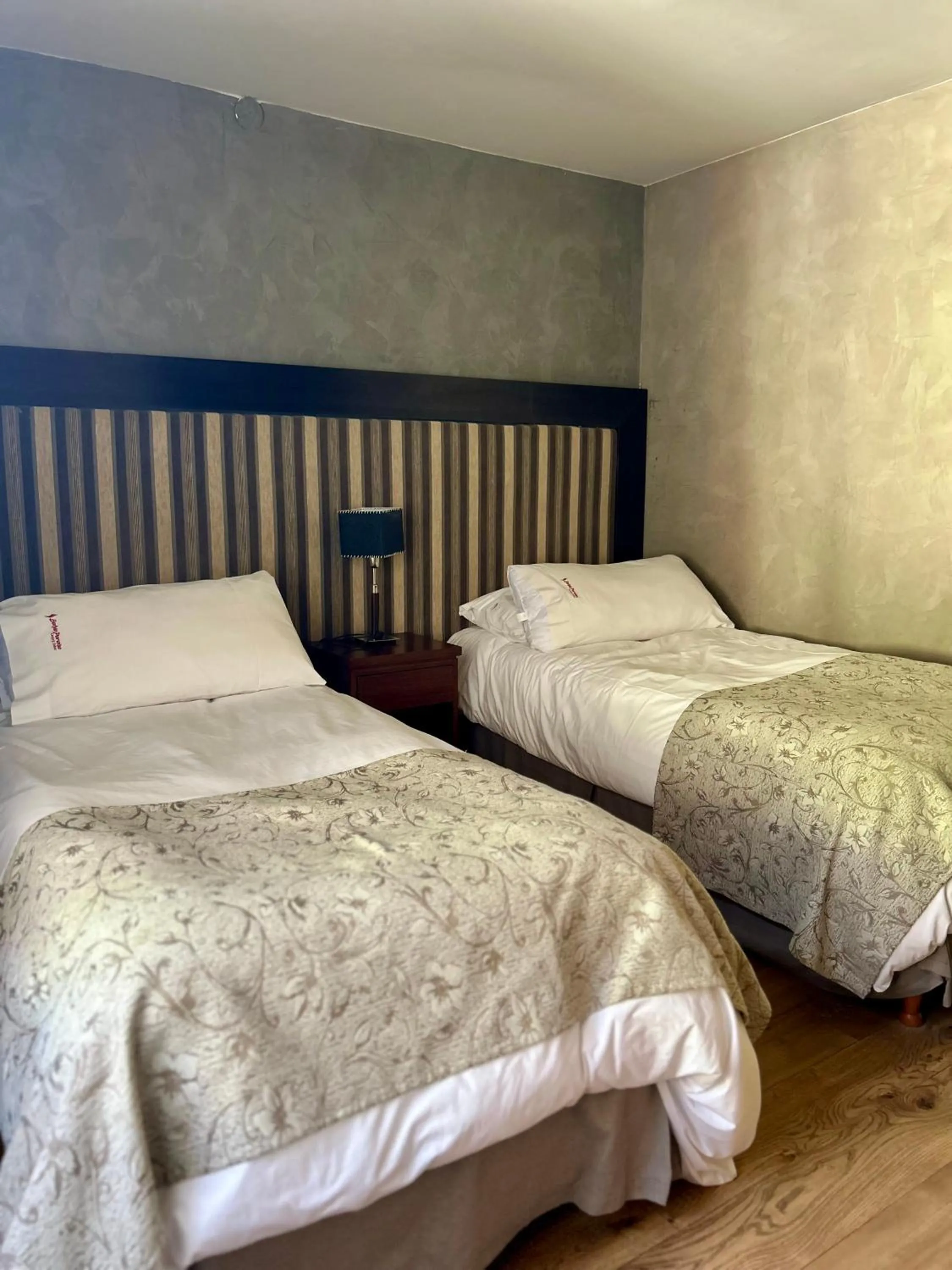 Photo of the whole room, Bed in Bahia Paraiso Apart & Suites