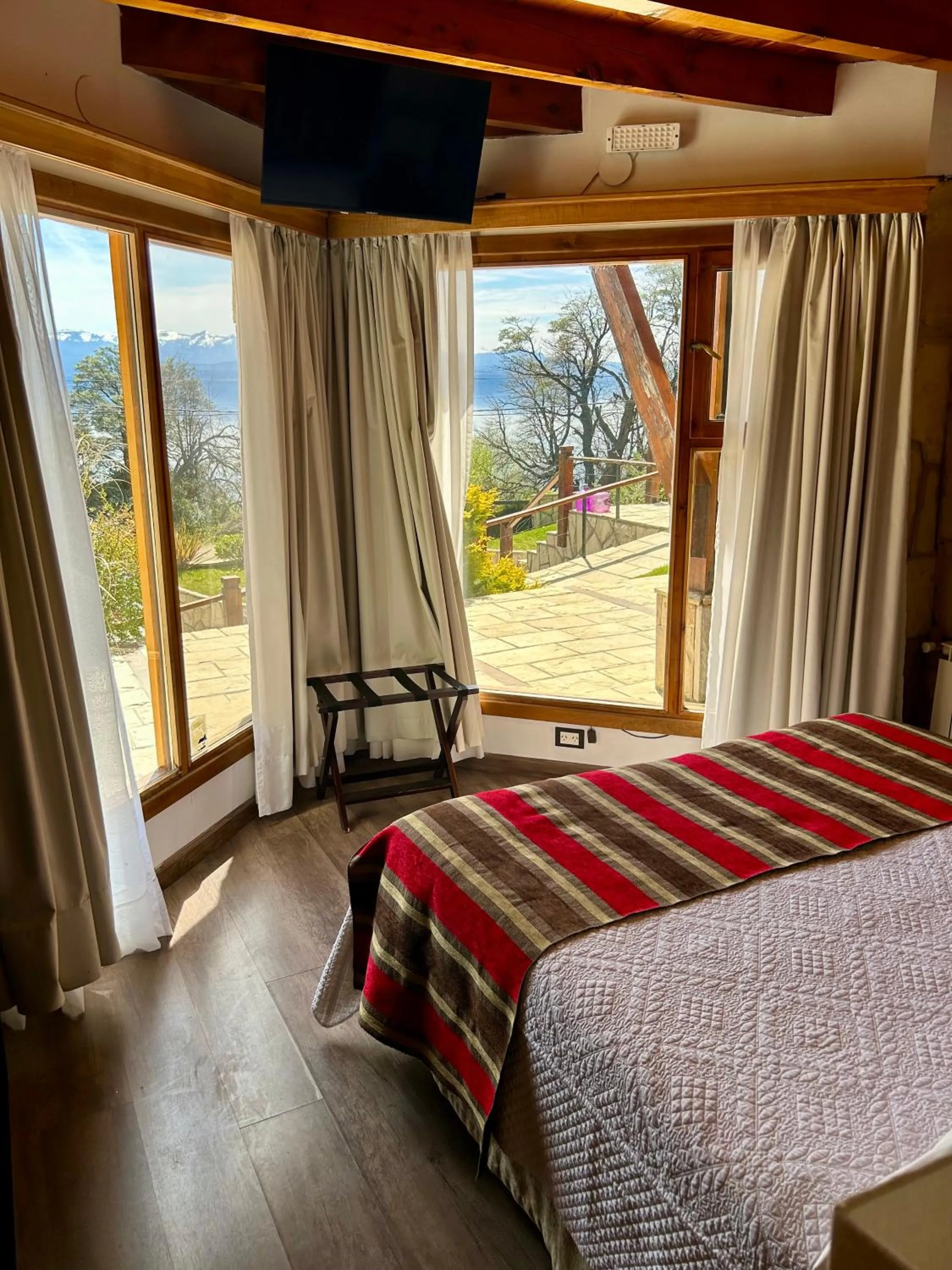 Photo of the whole room, Bed in Bahia Paraiso Apart & Suites