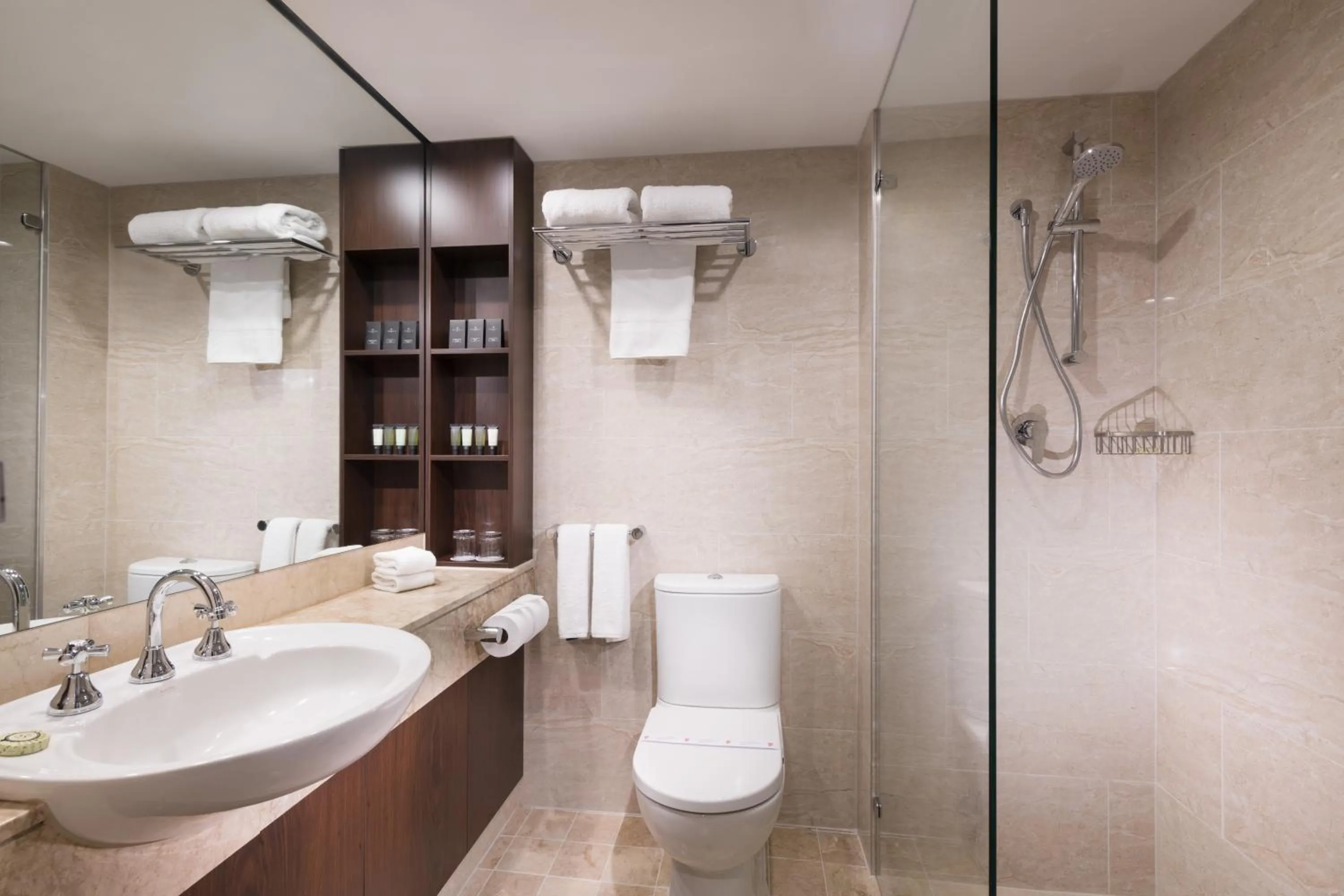 Shower in Stamford Plaza Adelaide