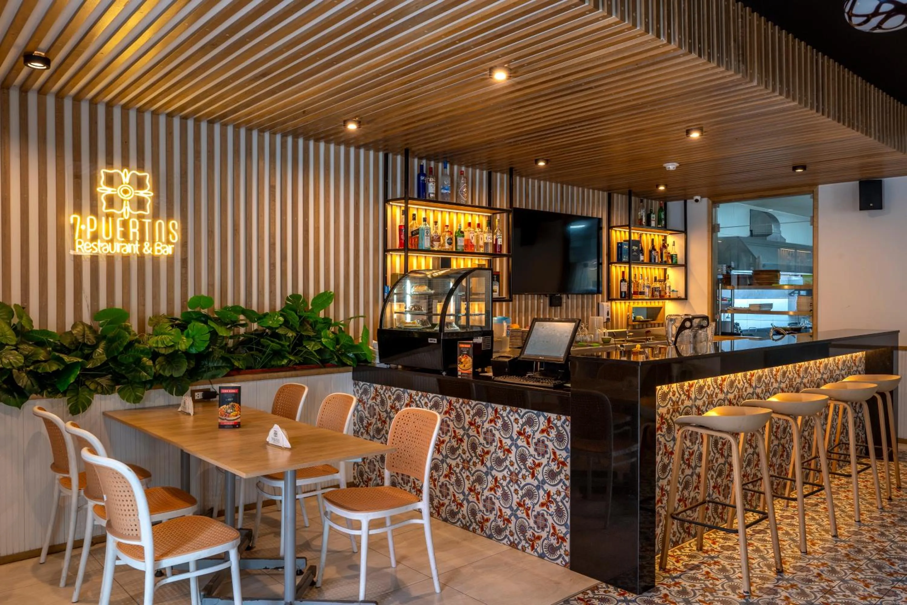 Restaurant/places to eat in Victoria Regia Hotel