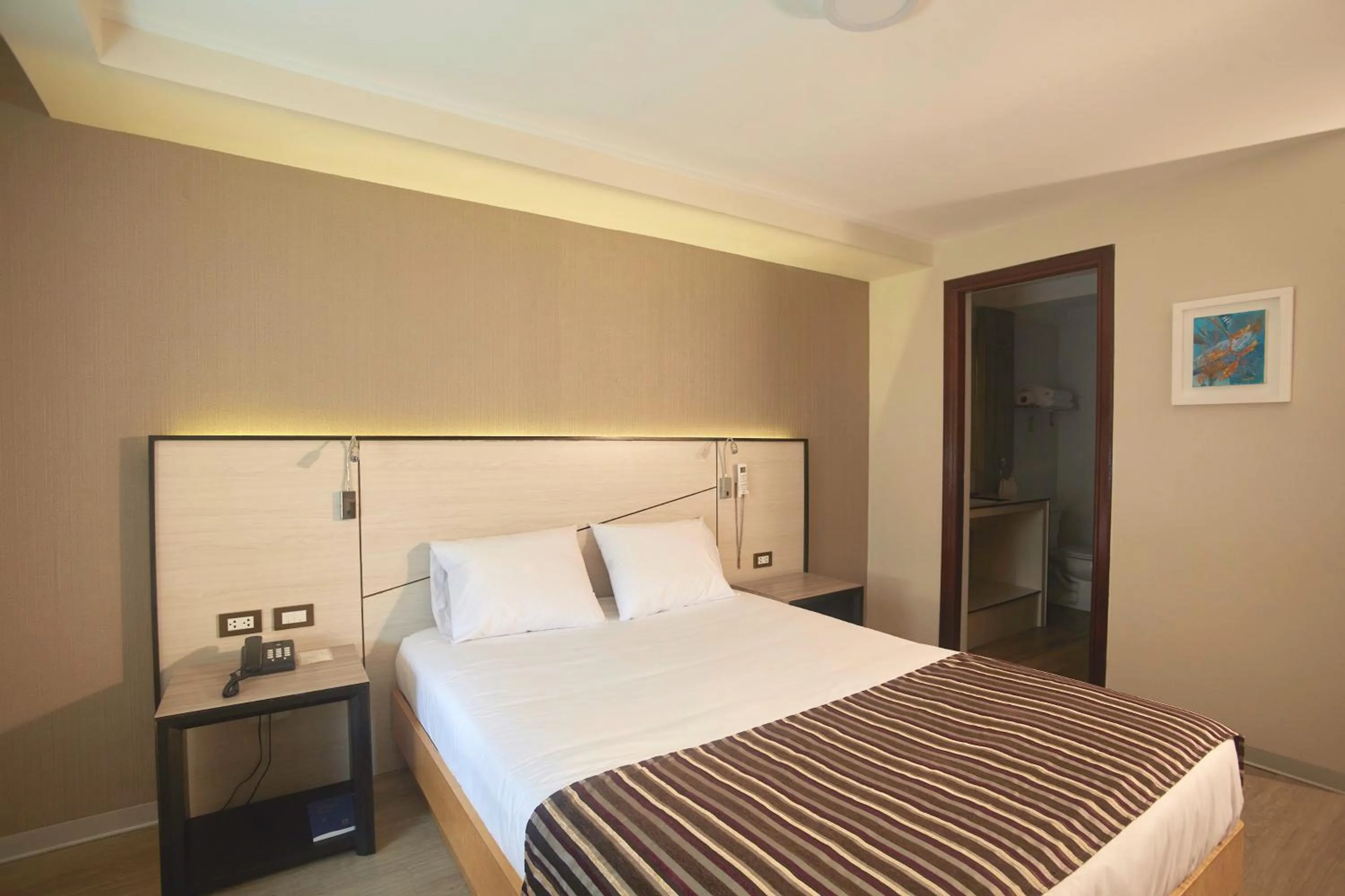 Photo of the whole room, Bed in Victoria Regia Hotel