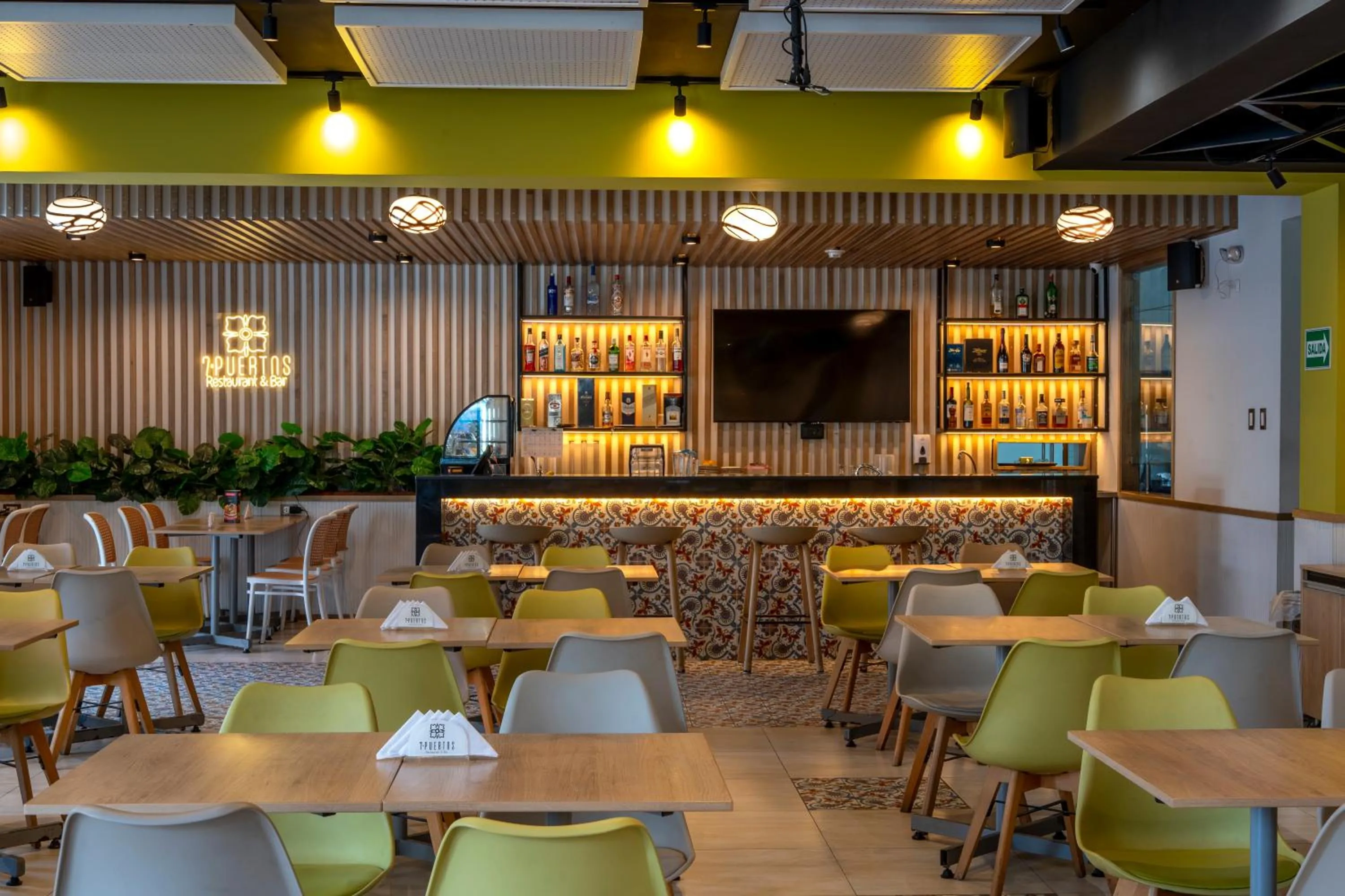 Restaurant/places to eat in Victoria Regia Hotel