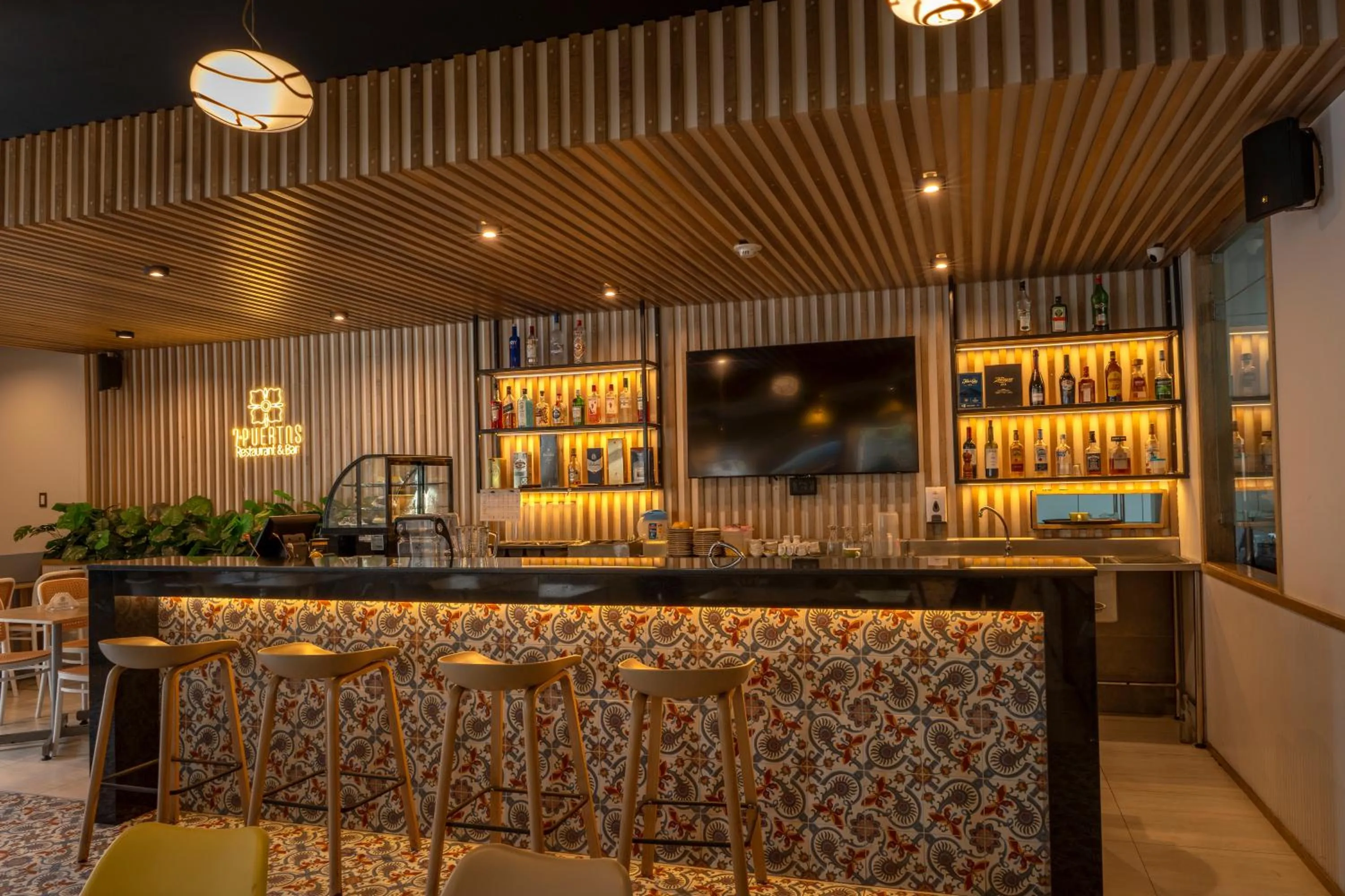 Restaurant/places to eat in Victoria Regia Hotel