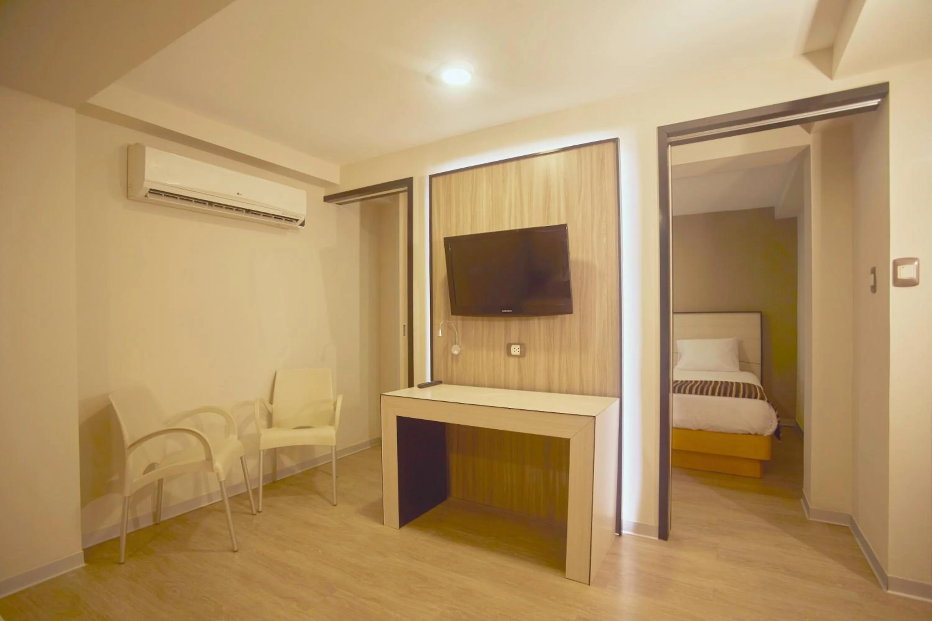 TV and multimedia, Bed in Victoria Regia Hotel