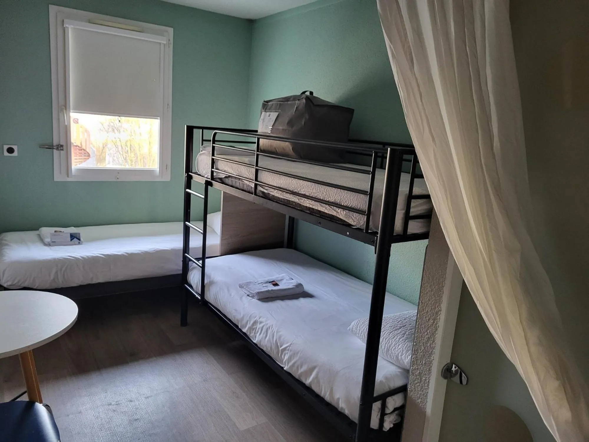 Photo of the whole room, Bed in ibis budget Saint-Brieuc Yffiniac