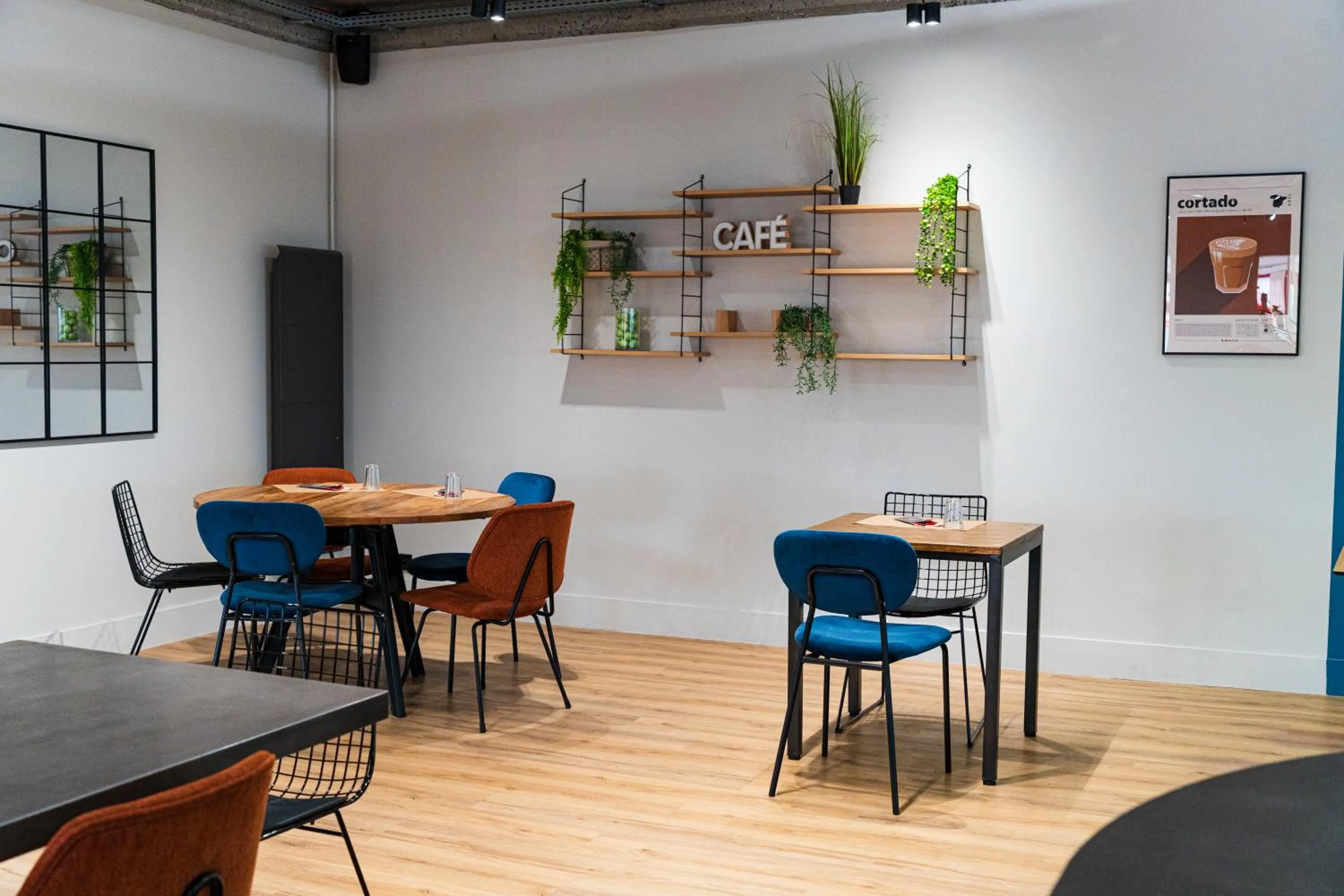 Dining area in ibis budget Saint-Brieuc Yffiniac