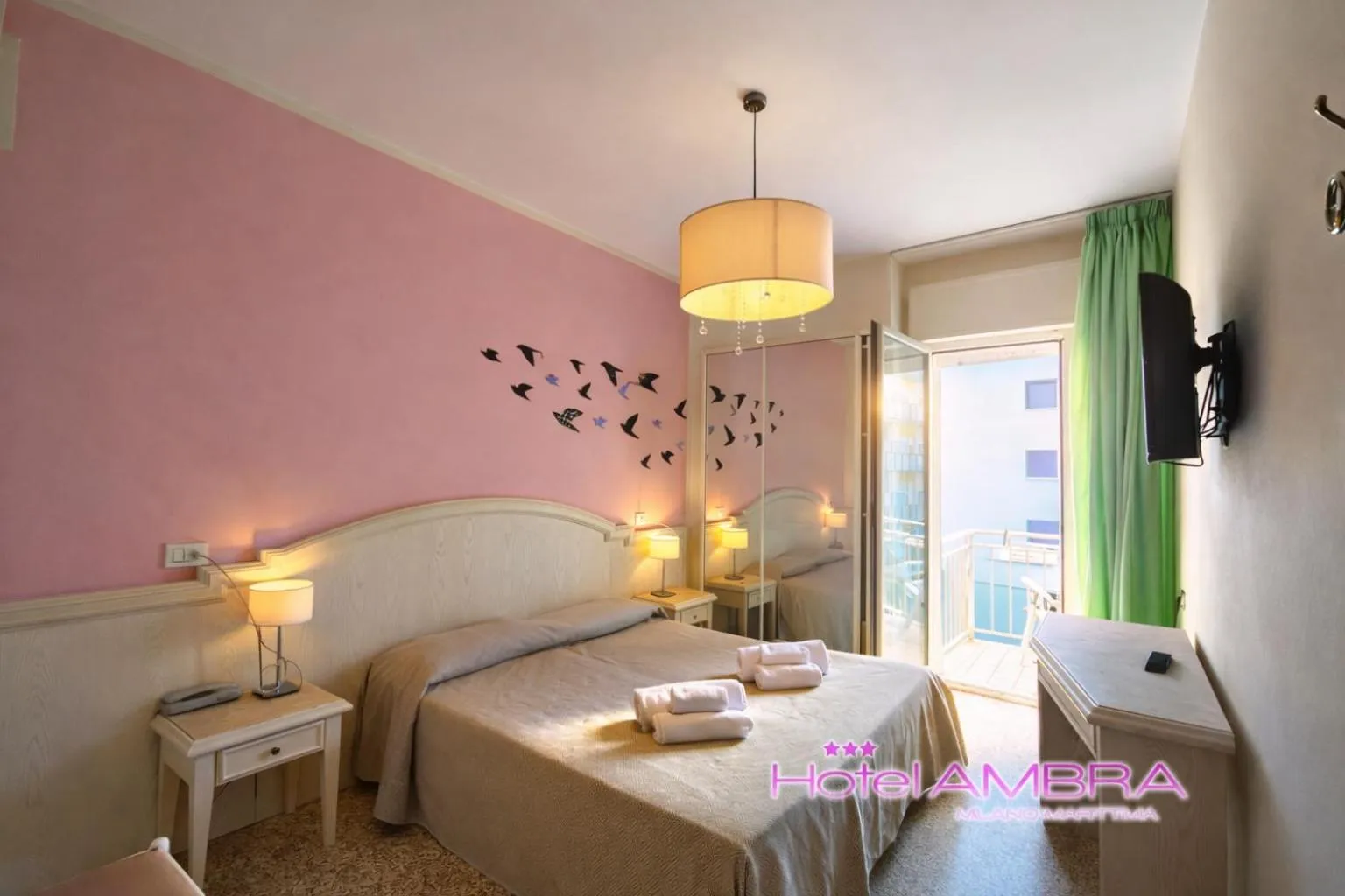 Bedroom, Bed in HOTEL AMBRA - Fronte Mare - Vicinissimi al Centro