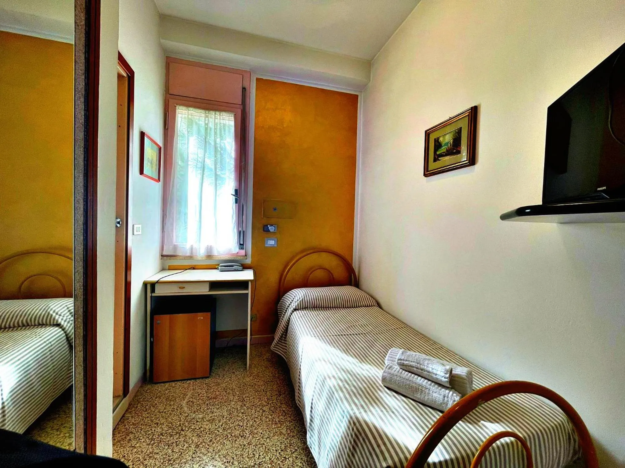 Bedroom, Bed in HOTEL AMBRA - Fronte Mare - Vicinissimi al Centro