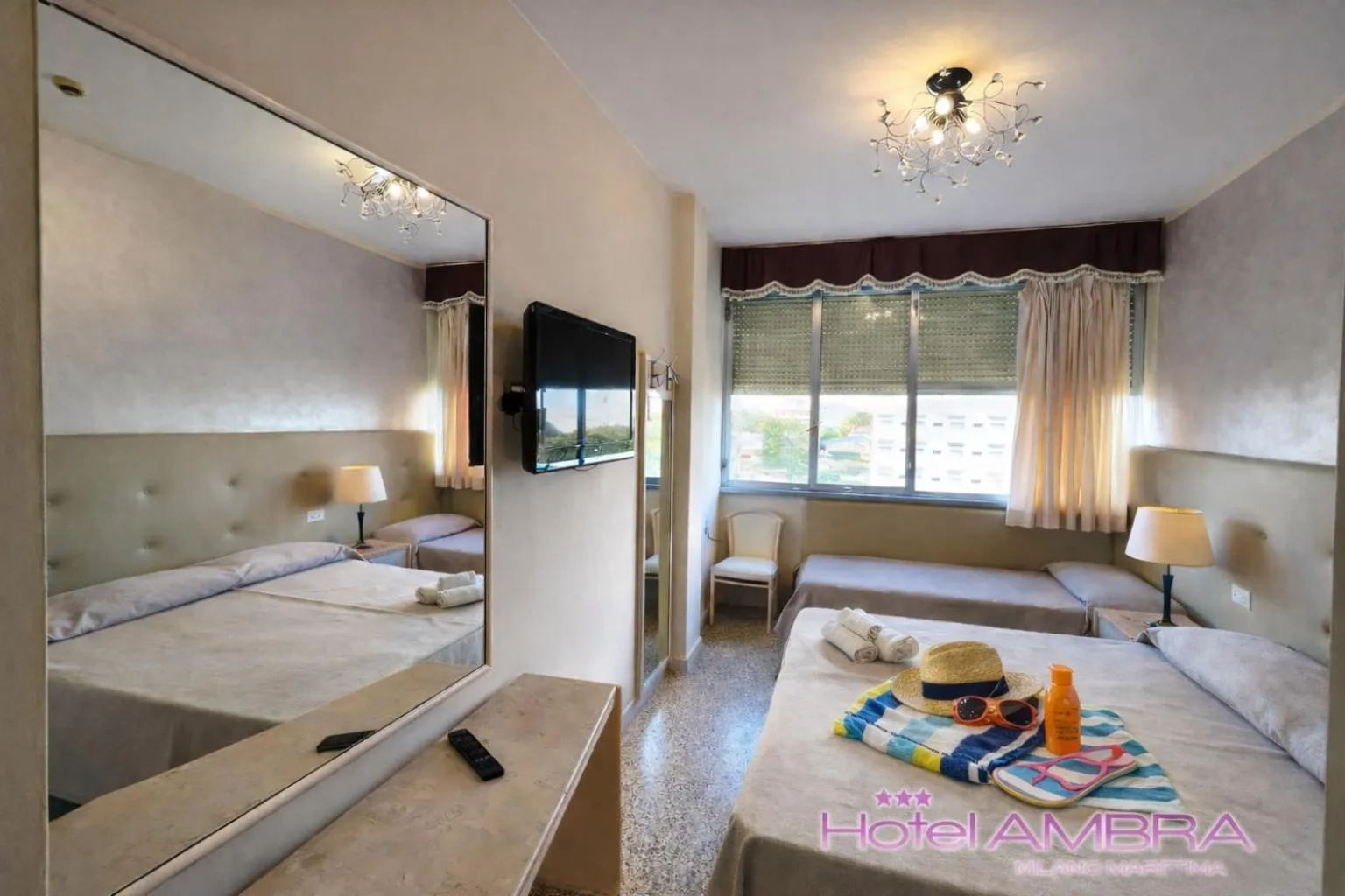 Bedroom, Bed in HOTEL AMBRA - Fronte Mare - Vicinissimi al Centro