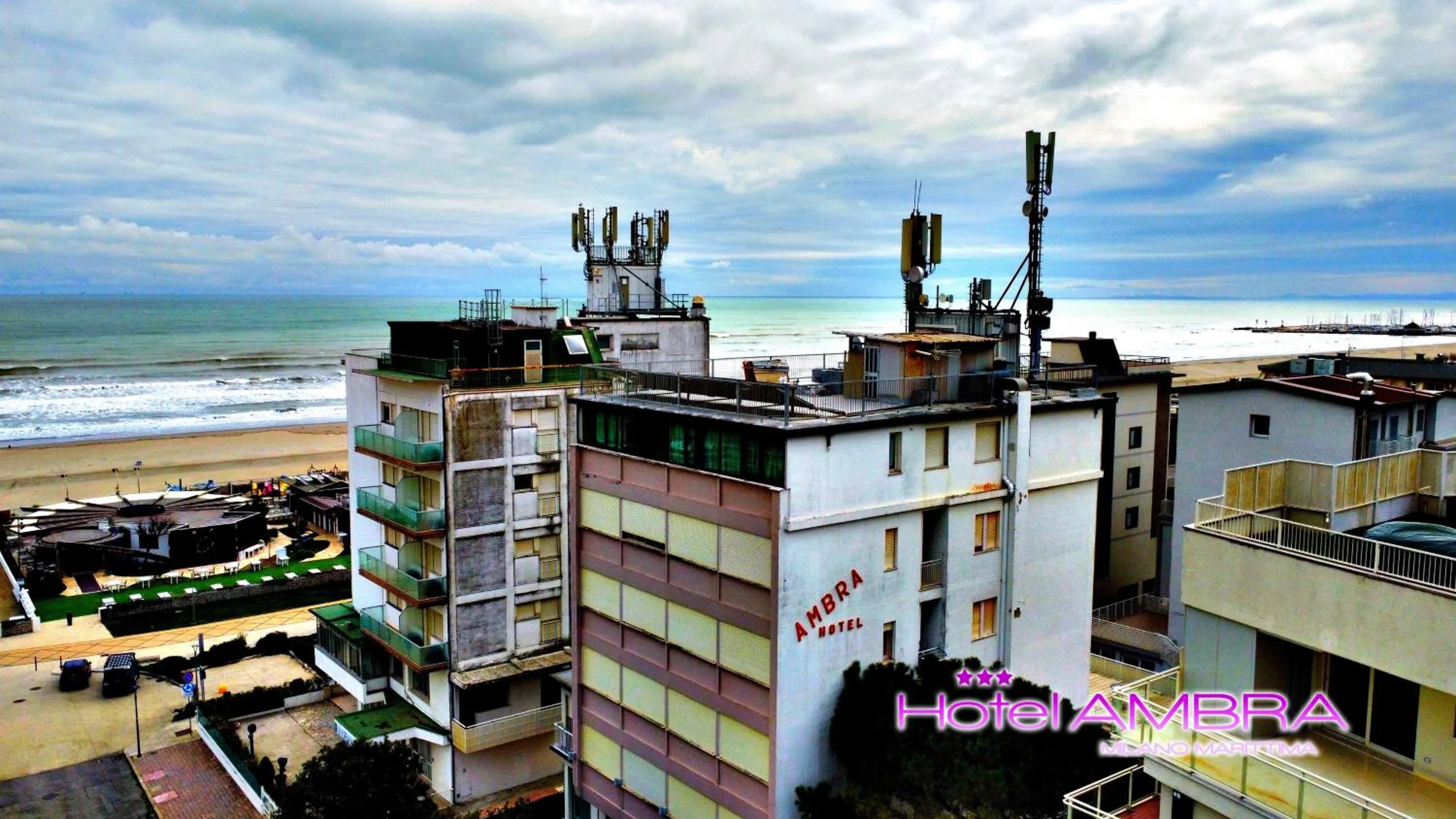 Property building in HOTEL AMBRA - Fronte Mare - Vicinissimi al Centro