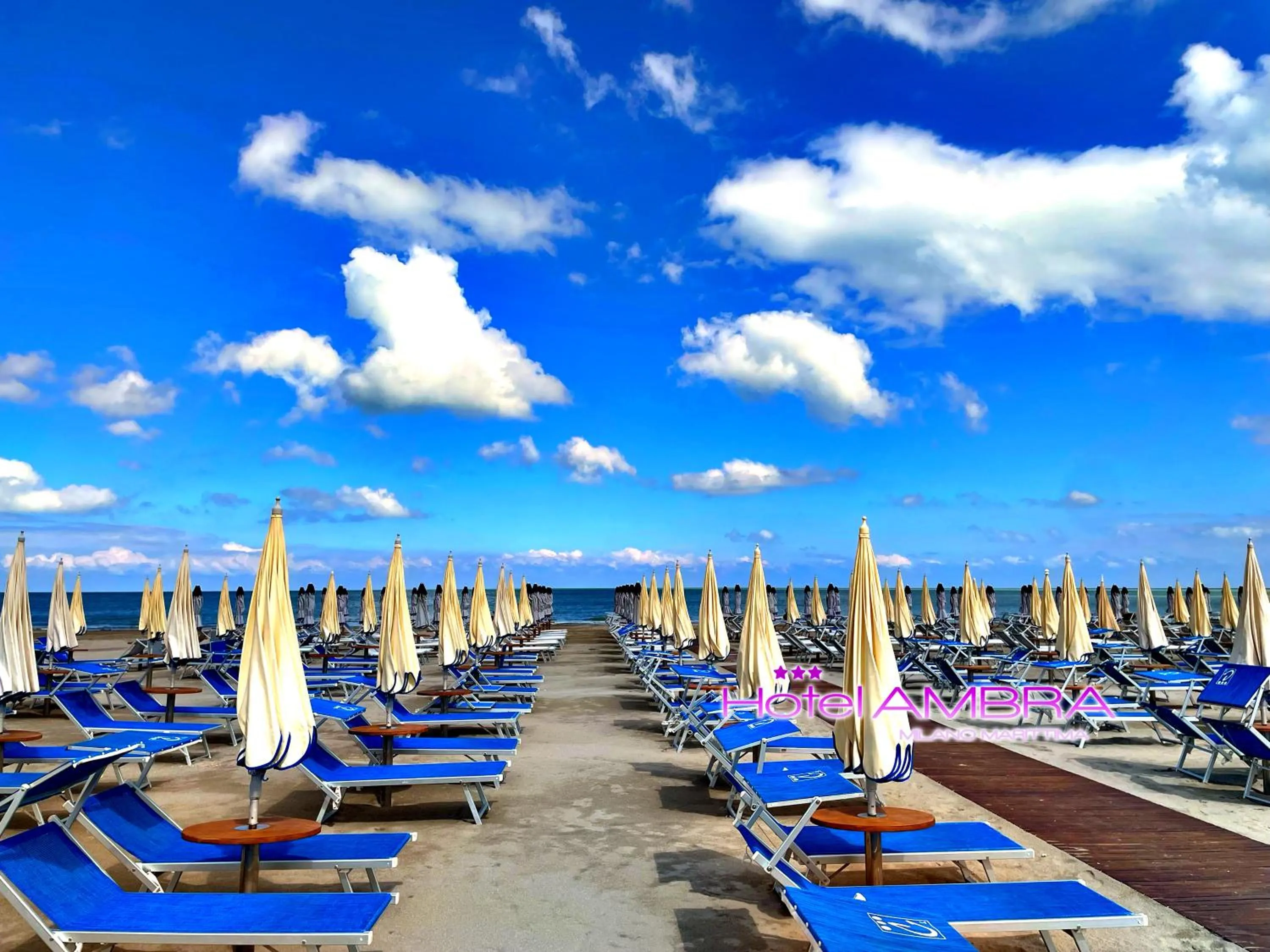 Beach in HOTEL AMBRA - Fronte Mare - Vicinissimi al Centro