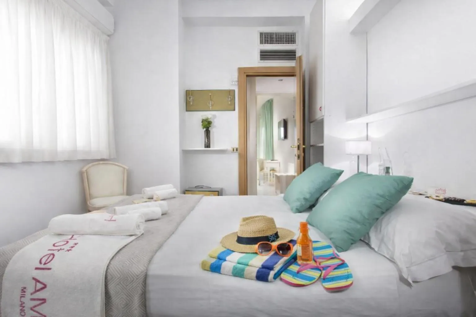 Bedroom, Bed in HOTEL AMBRA - Fronte Mare - Vicinissimi al Centro