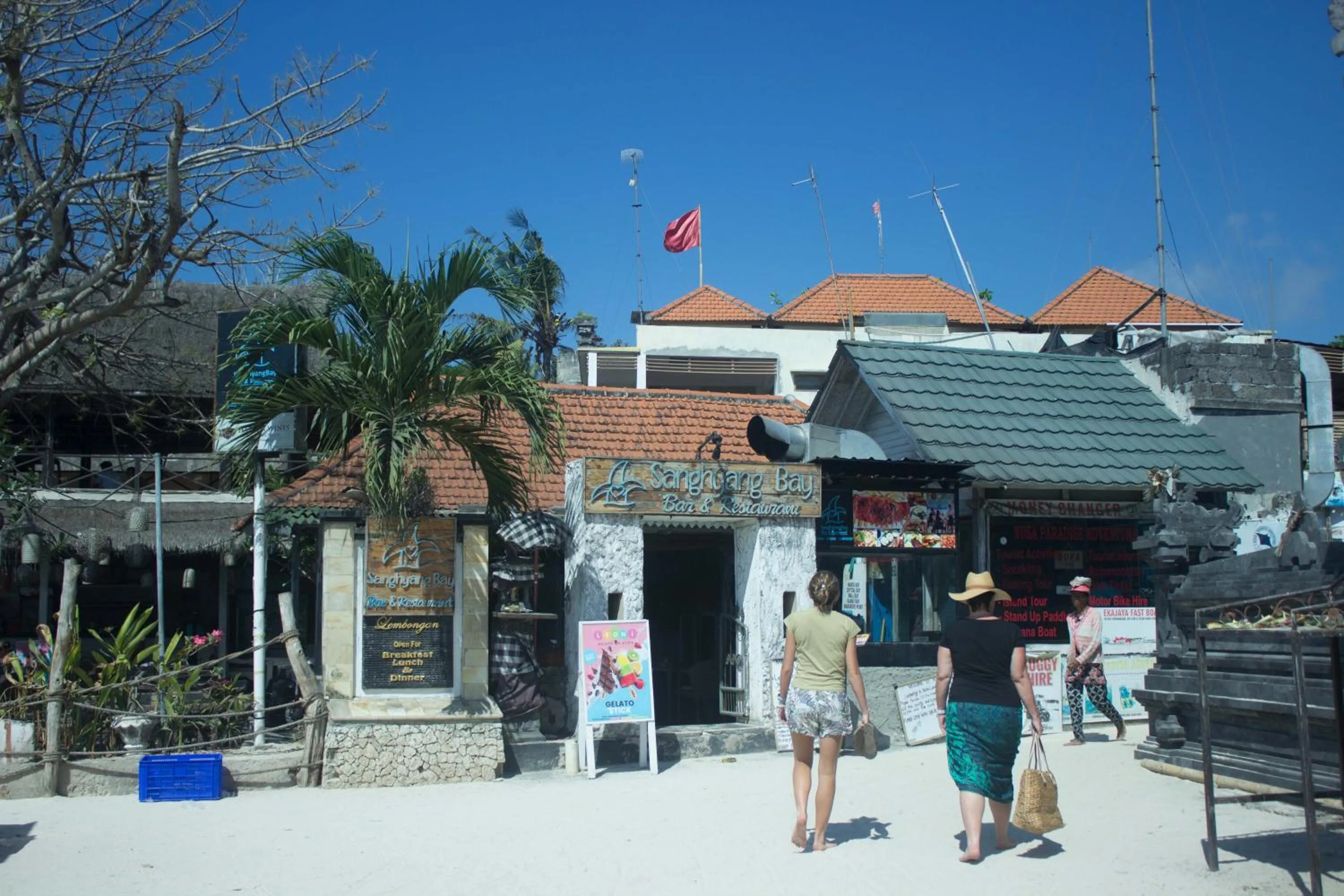 People in Queen Villa