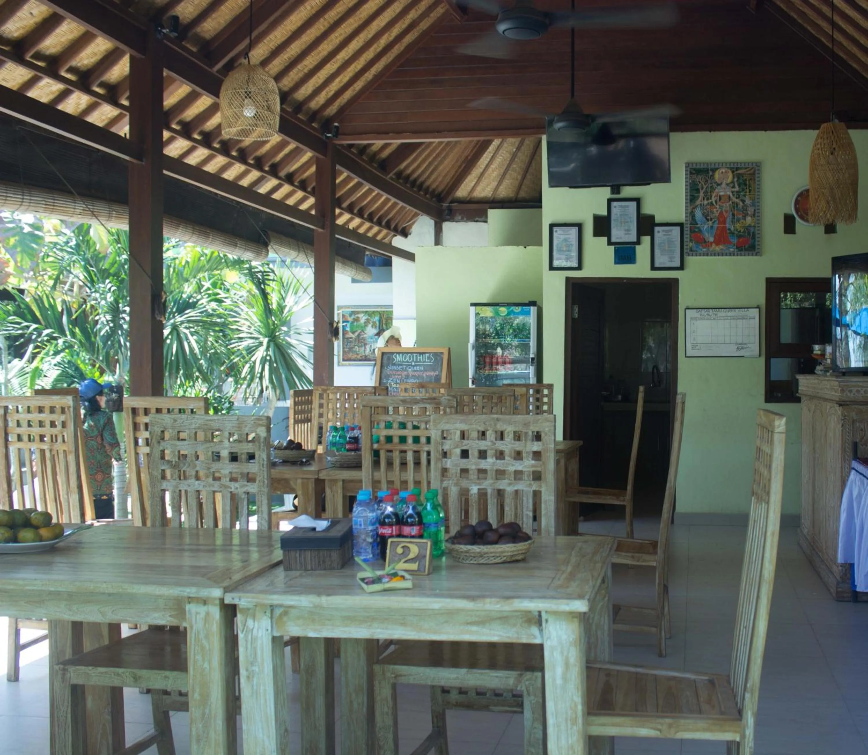 Restaurant/places to eat in Queen Villa