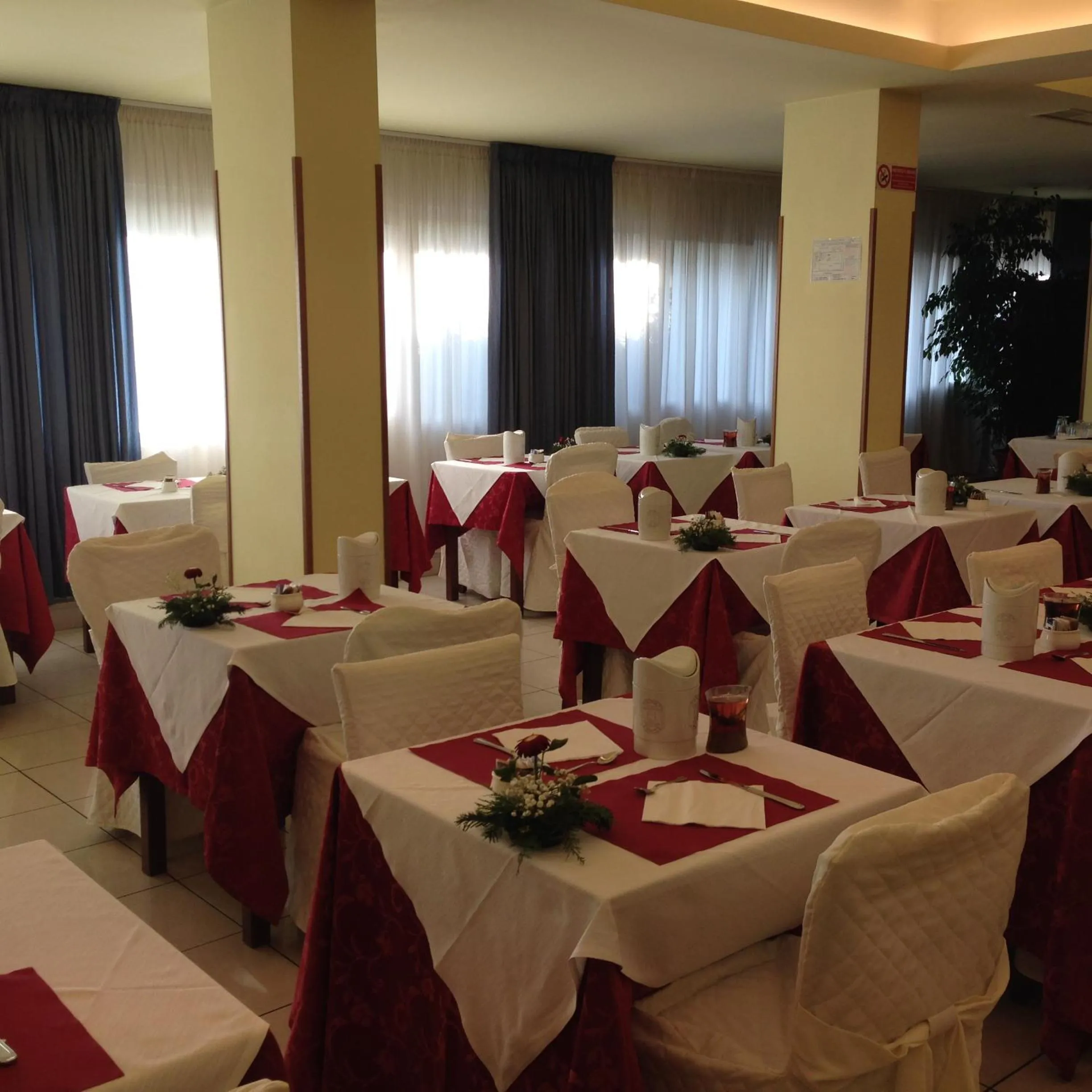 Restaurant/places to eat in Hotel Gabbiano