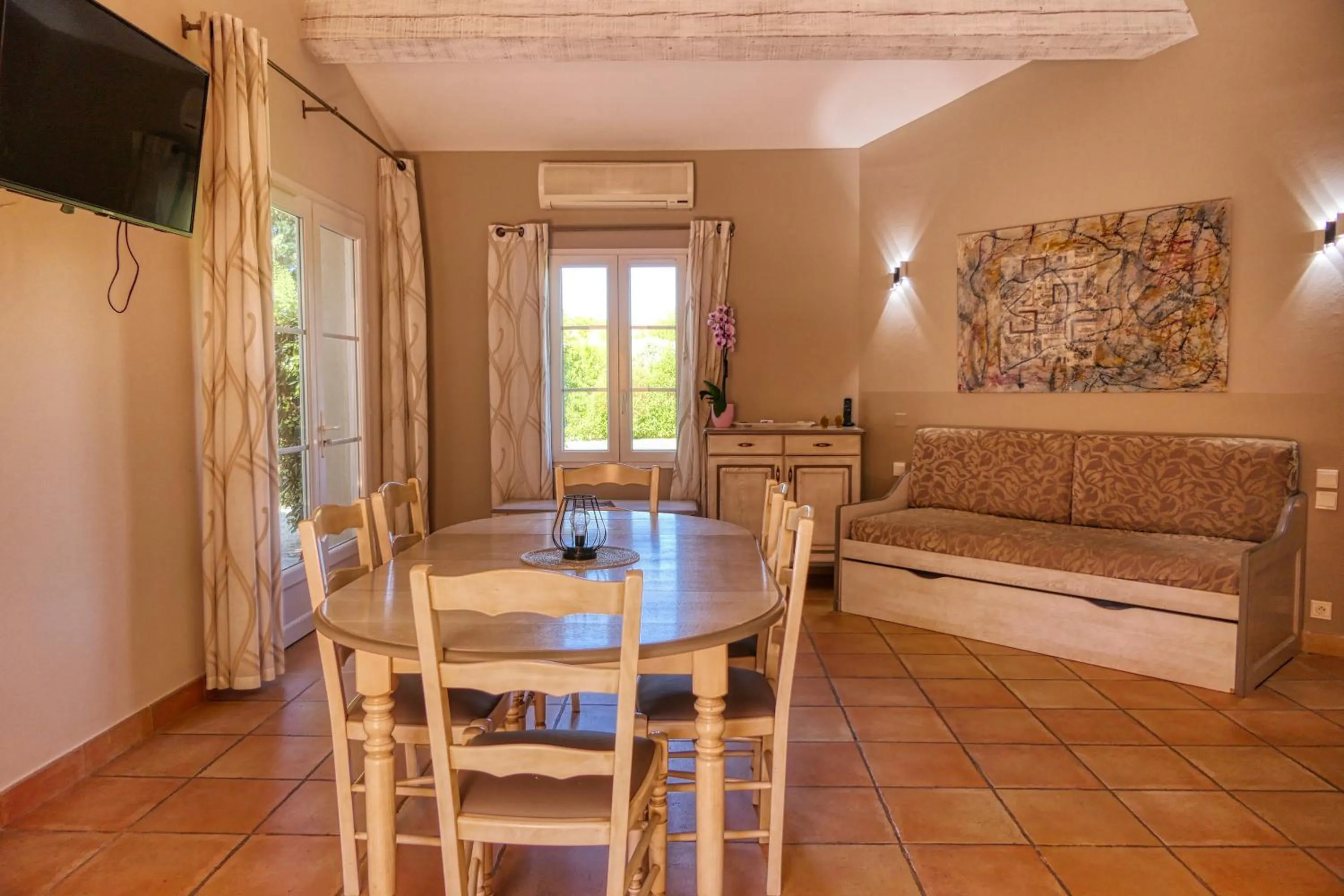 TV and multimedia in Les Résidences de Métifiot