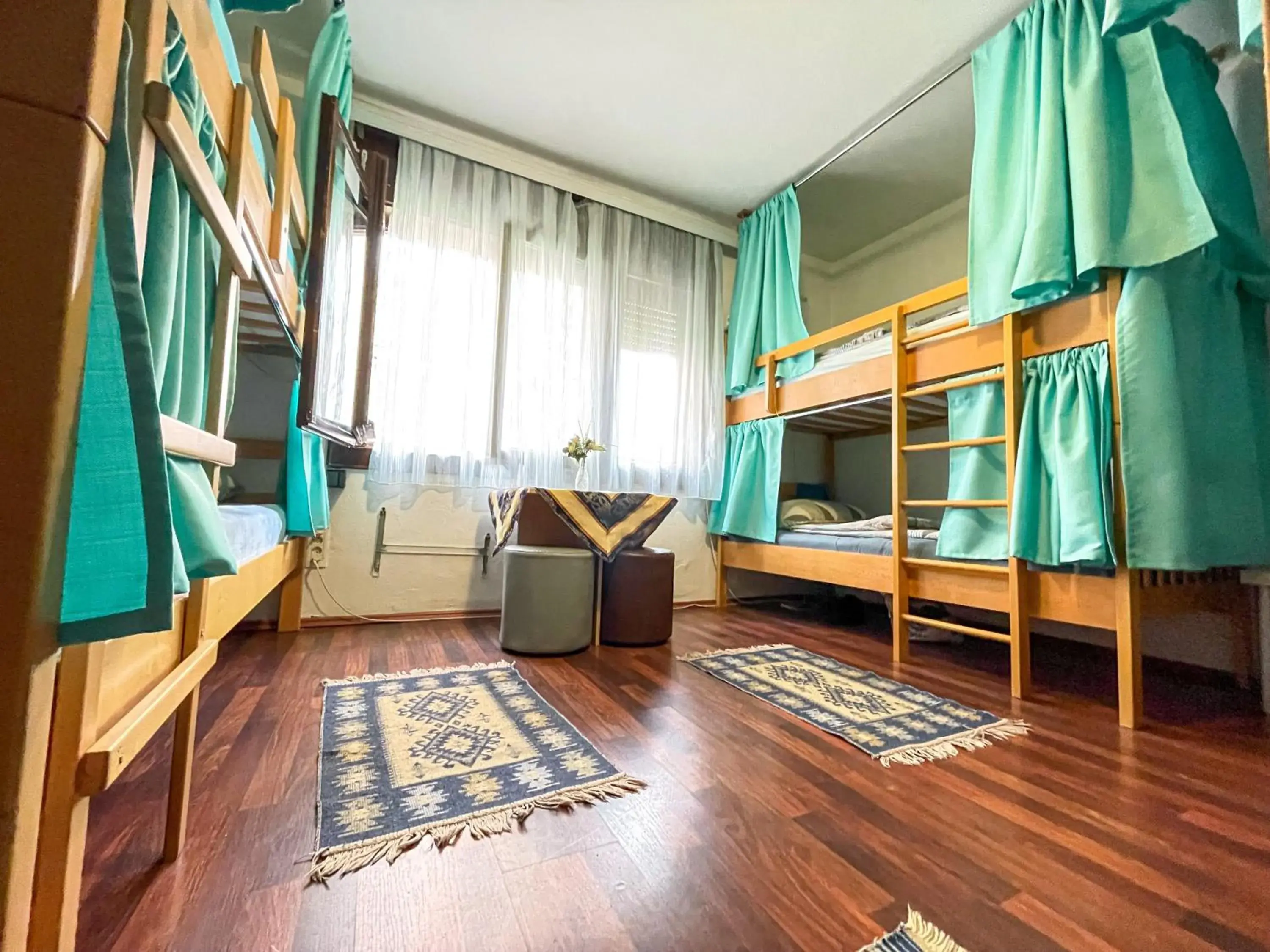 Bed in 6-Bed Mixed Dormitory Room in Hi Skopje Hostel Bed in 6-Bed Mixed Dormitory Room in Hi Skopje Hostel