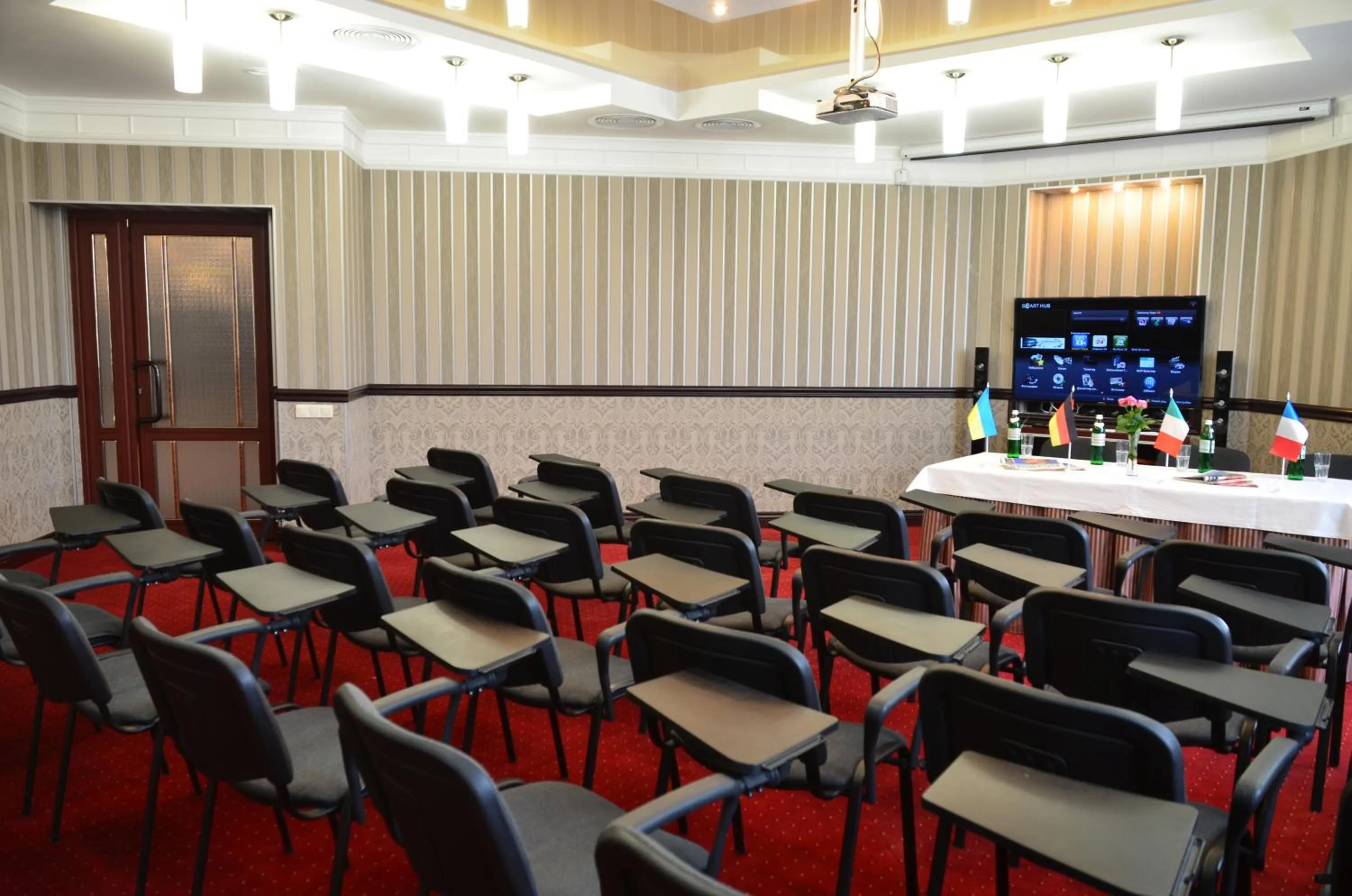 Restaurant/places to eat in Sofievsky Posad Hotel