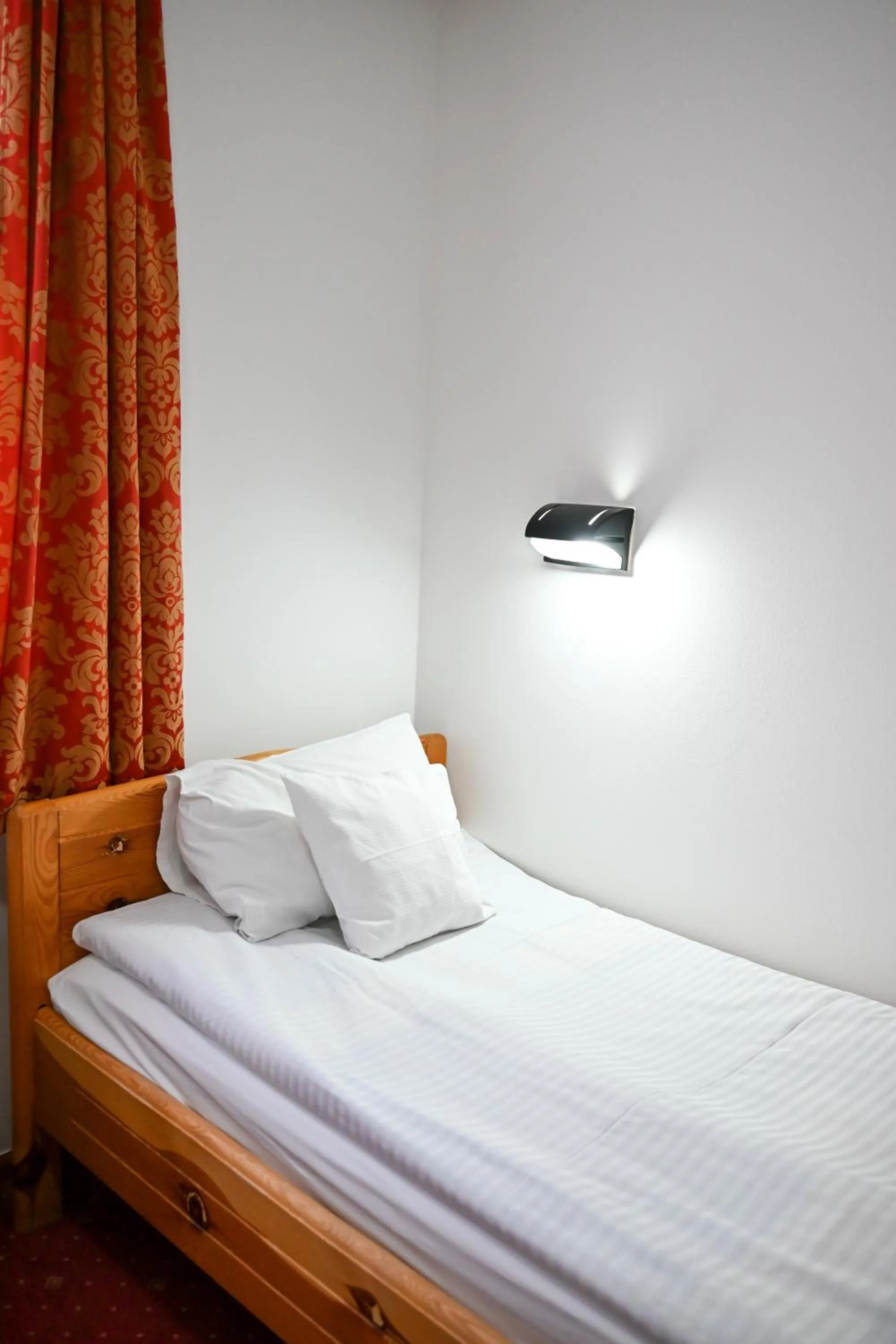 Bed in Hotel Kristal