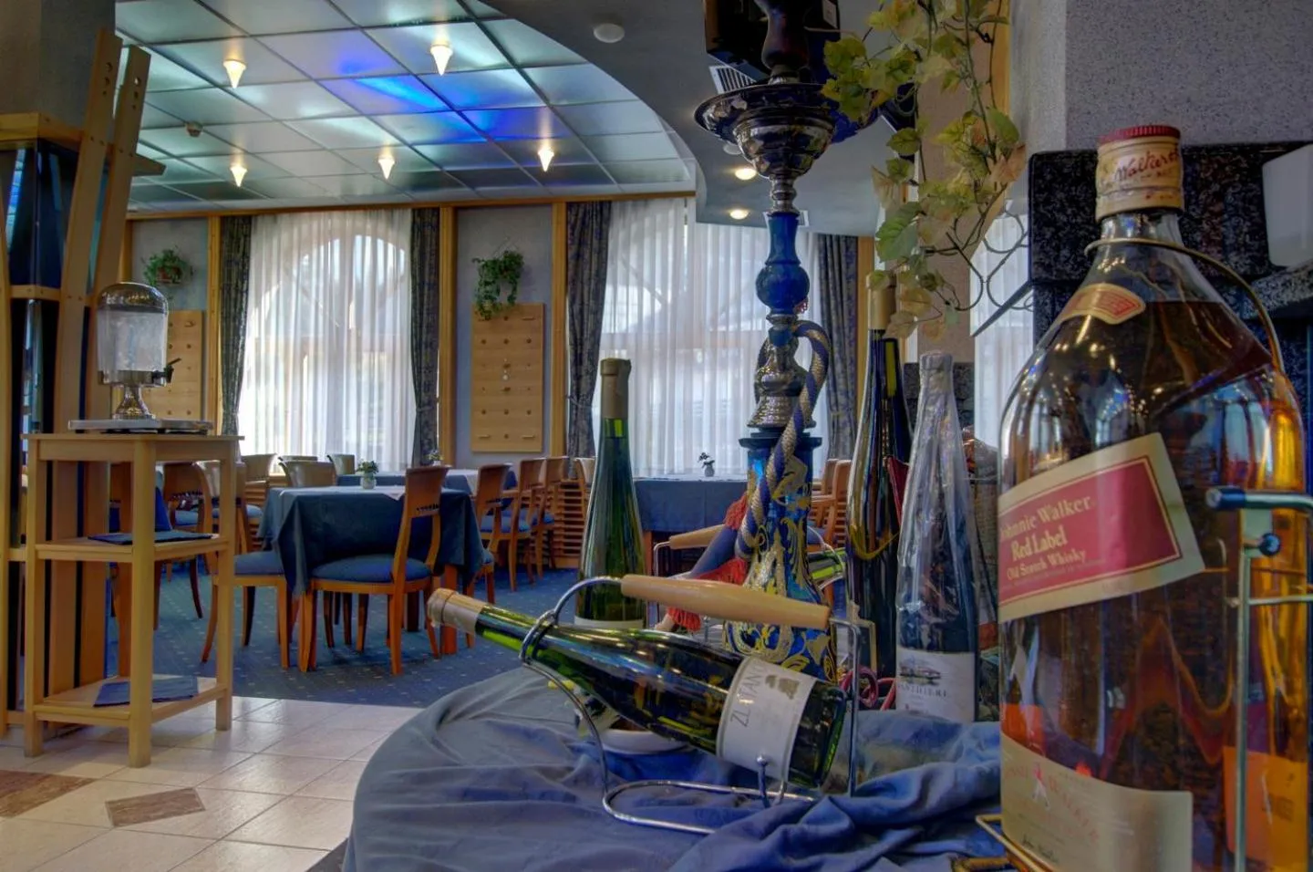 Restaurant/places to eat in Hotel Kristal