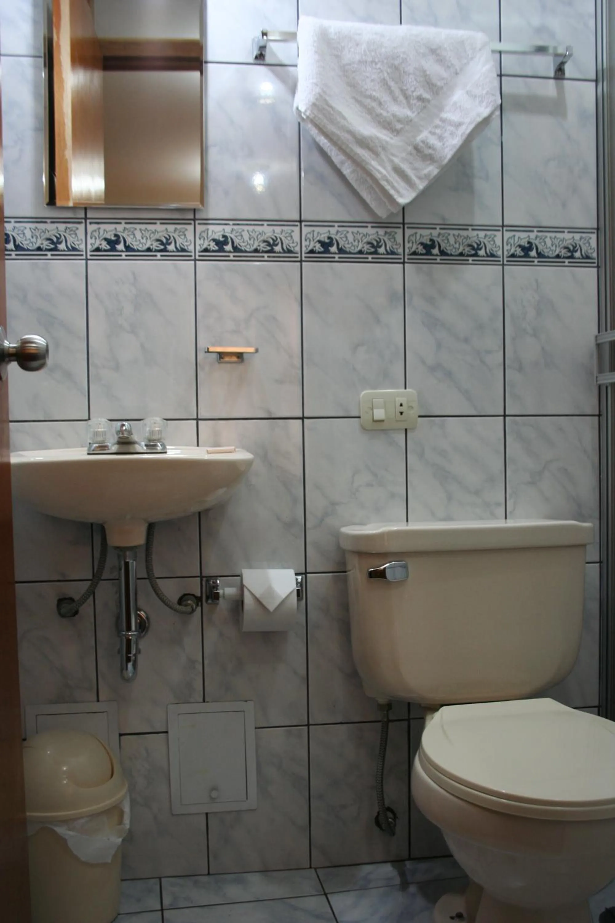 Twin Room - single occupancy in Picol Hostal