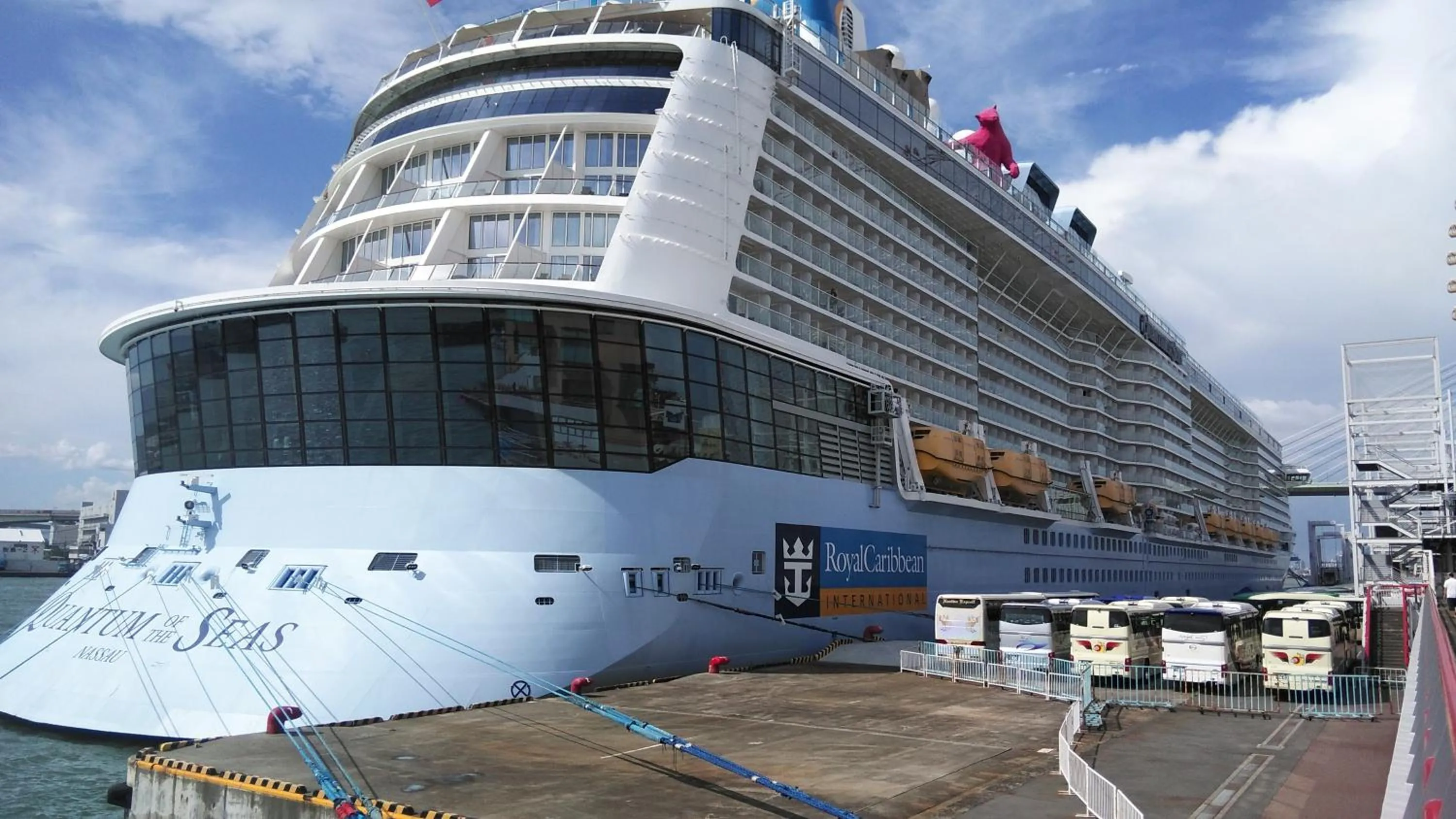 Nearby landmark in TOMARO Osaka Bay