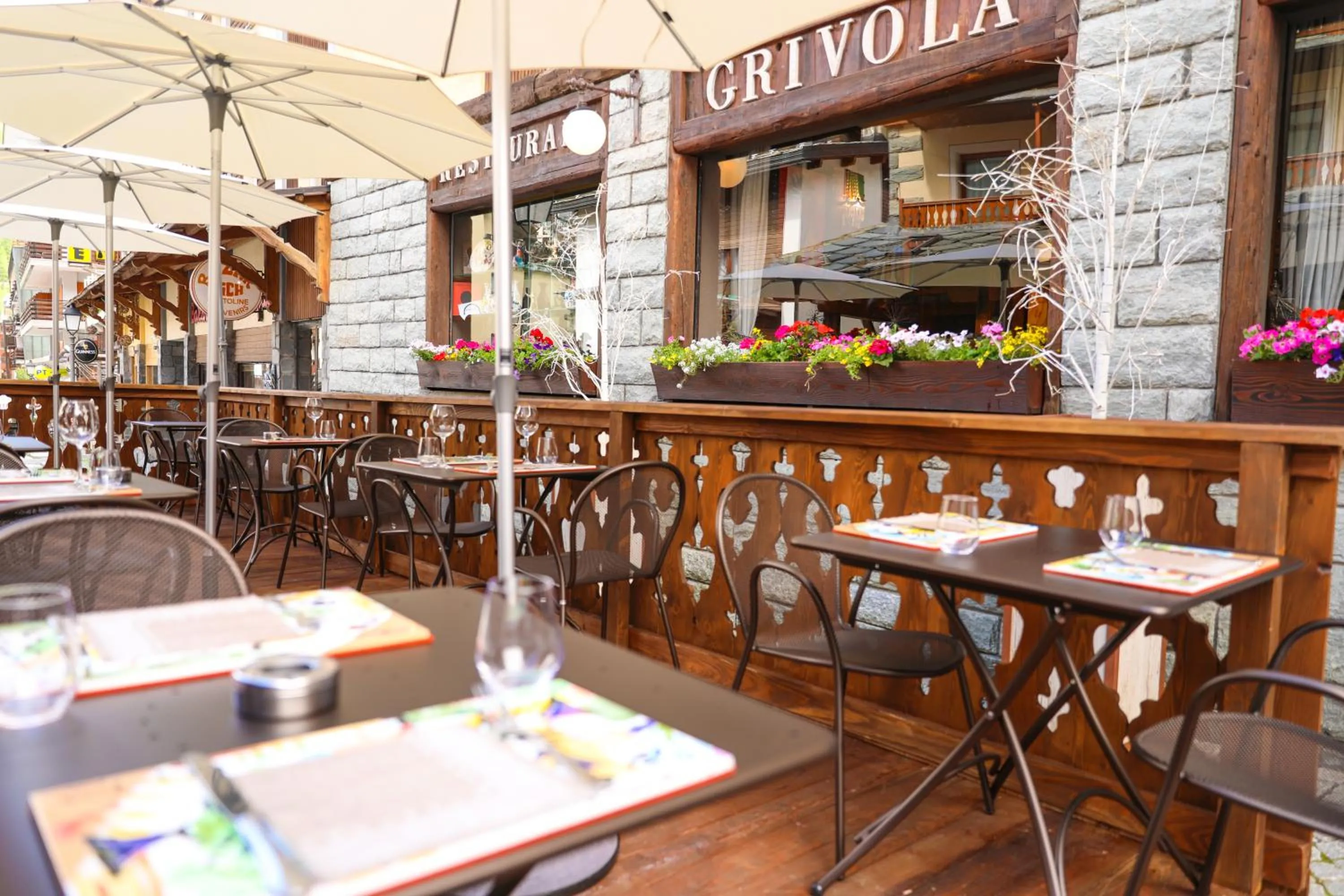 Restaurant/places to eat in Art Hotel Grivola
