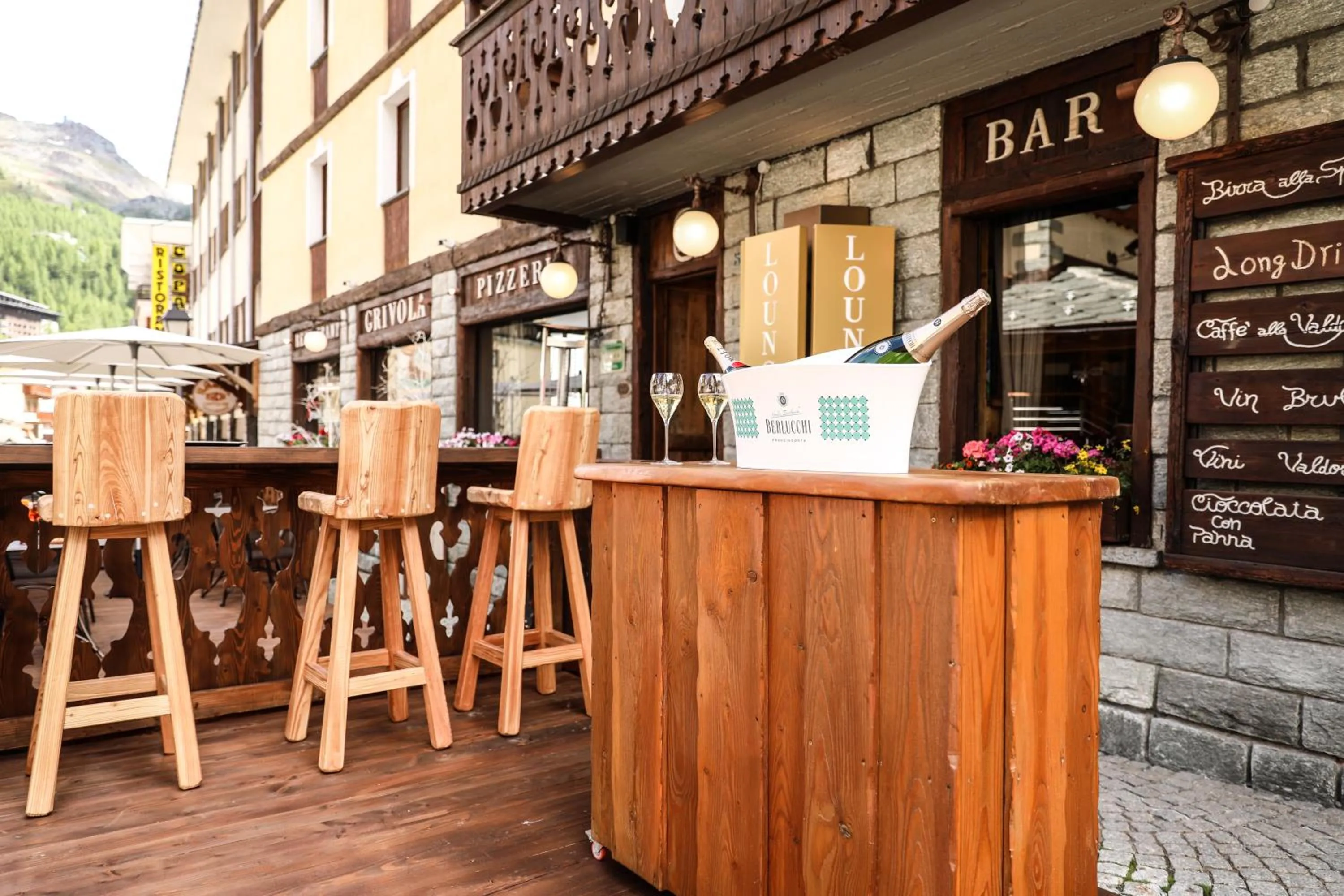 Restaurant/places to eat in Art Hotel Grivola