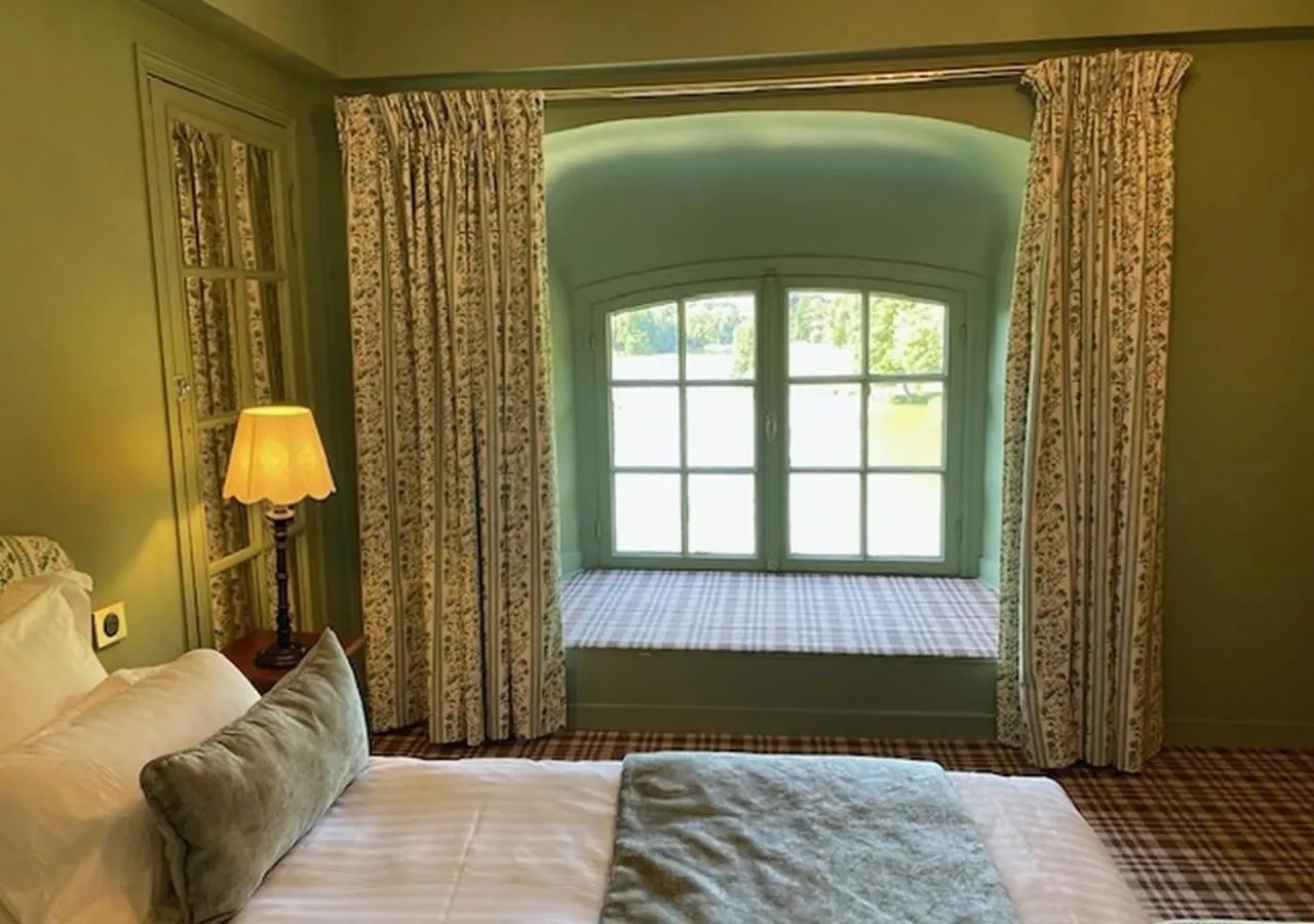 Bedroom, Bed in Château d'Ermenonville