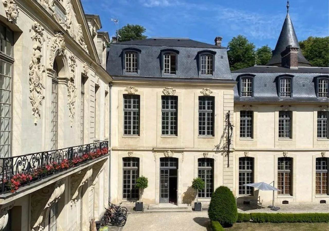 Property building in Château d'Ermenonville