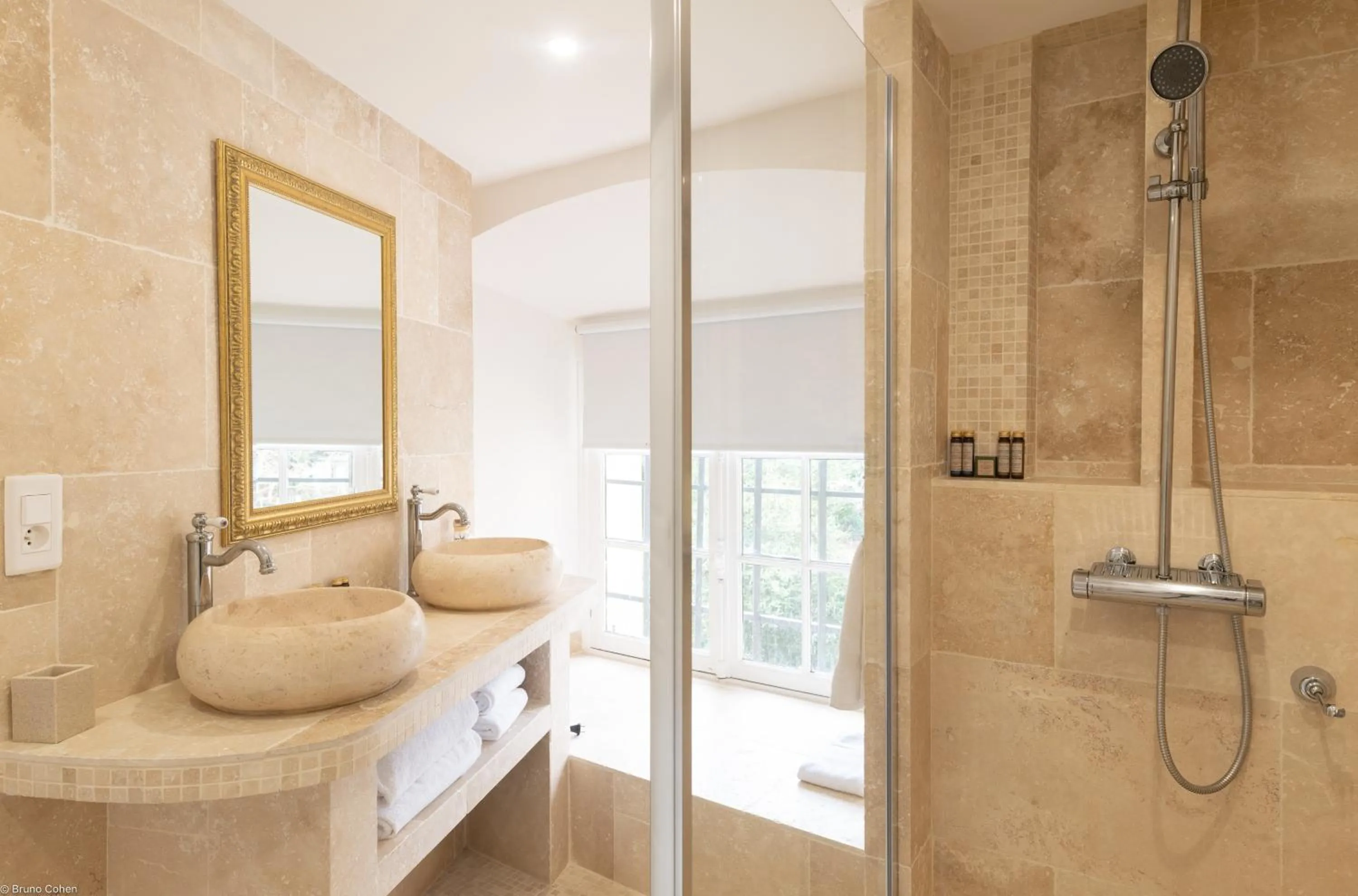 Shower in Château d'Ermenonville