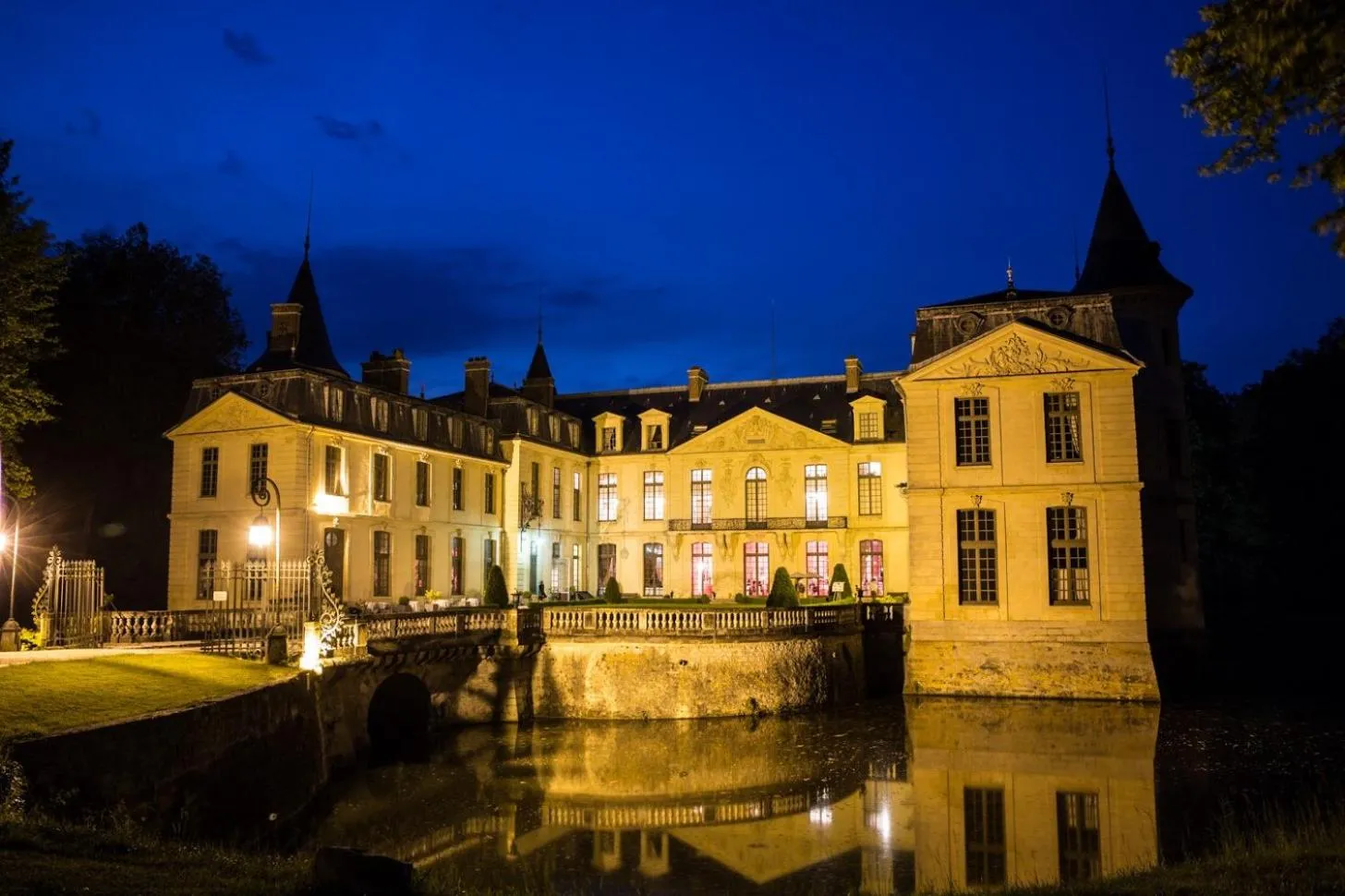 Inner courtyard view in Château d'Ermenonville