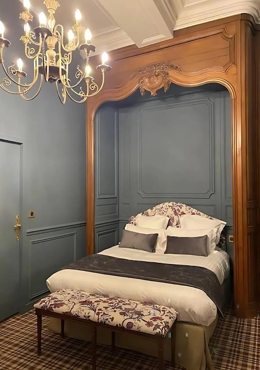 Photo of the whole room, Bed in Château d'Ermenonville