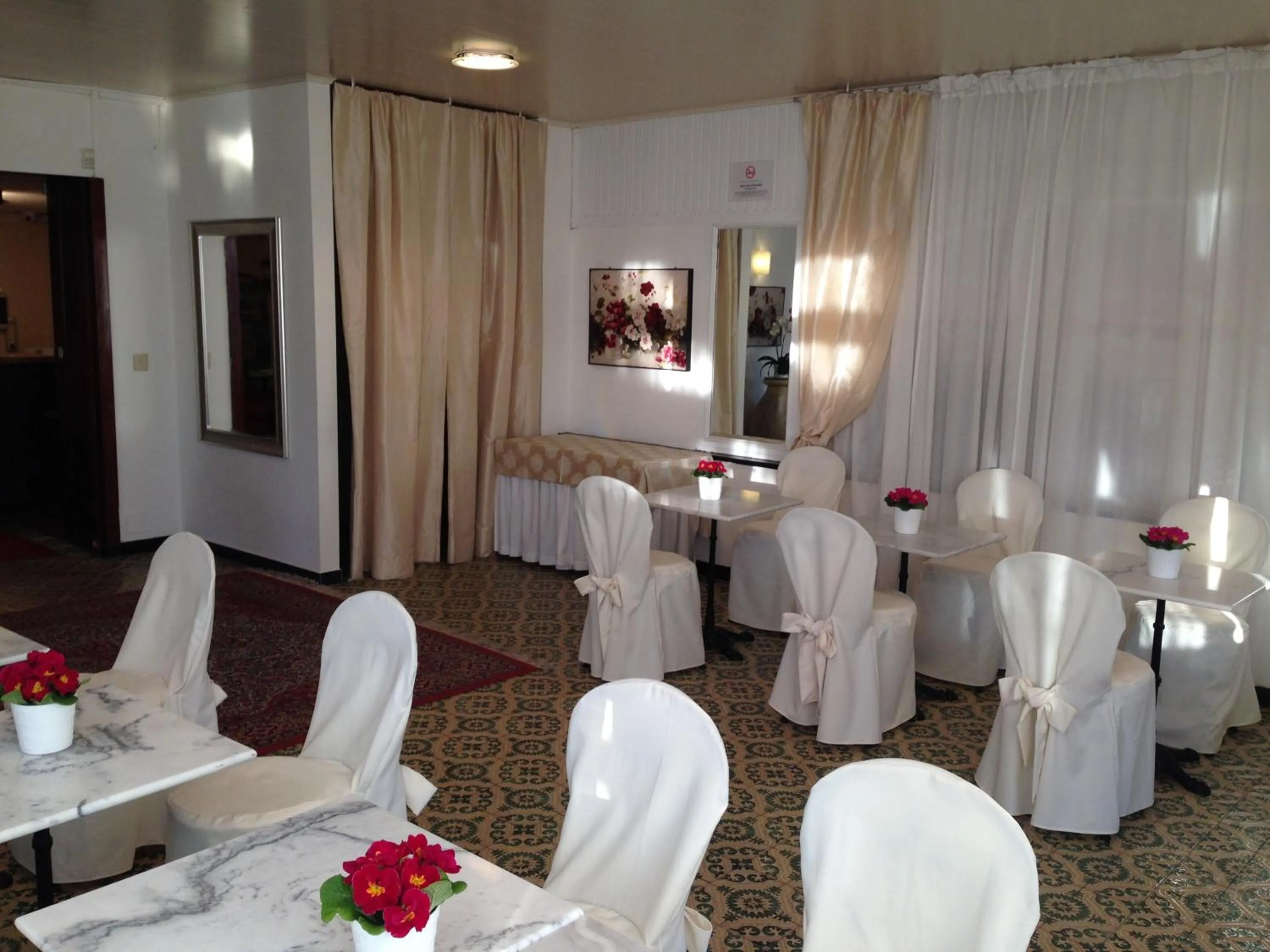 Restaurant/places to eat in Hotel La Giara