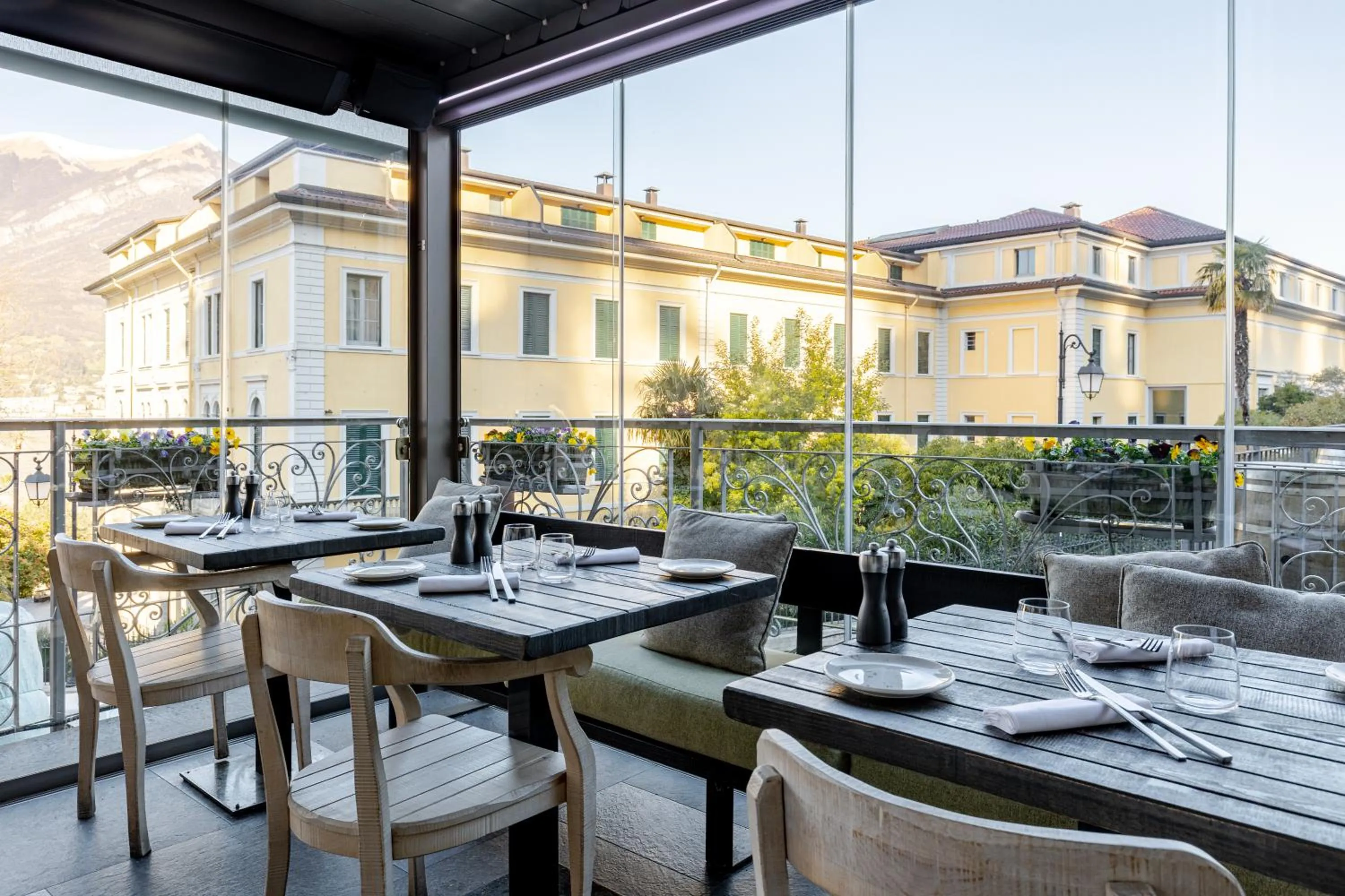 Restaurant/places to eat in Seta Hotel