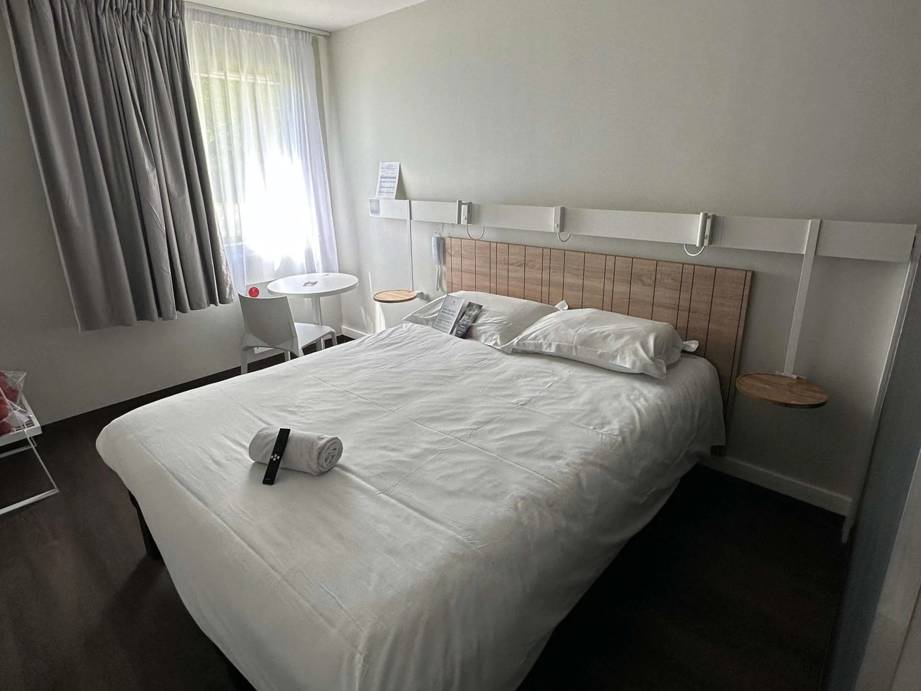 Bedroom, Bed in ibis Abbeville