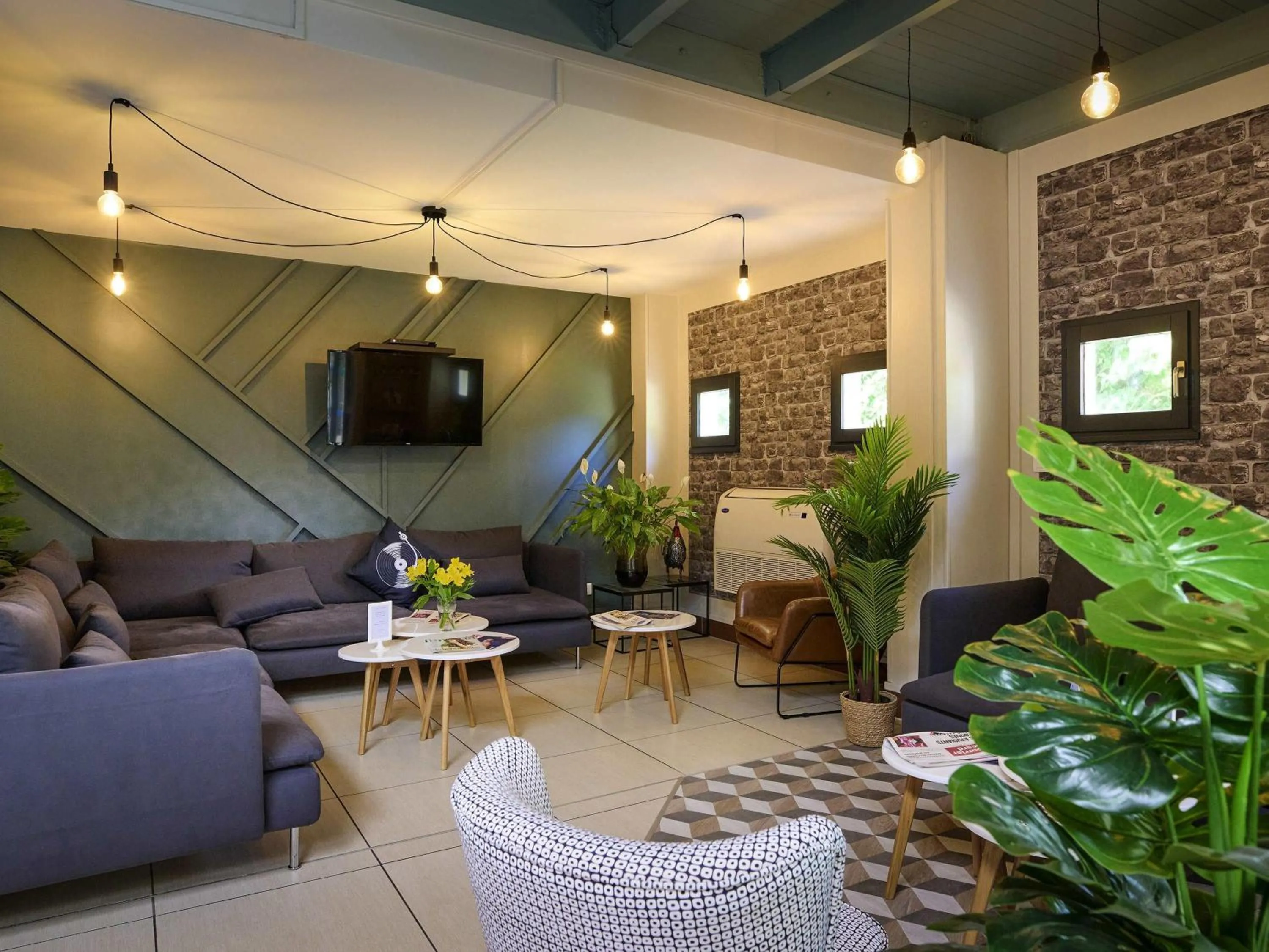 Lounge or bar in ibis Abbeville