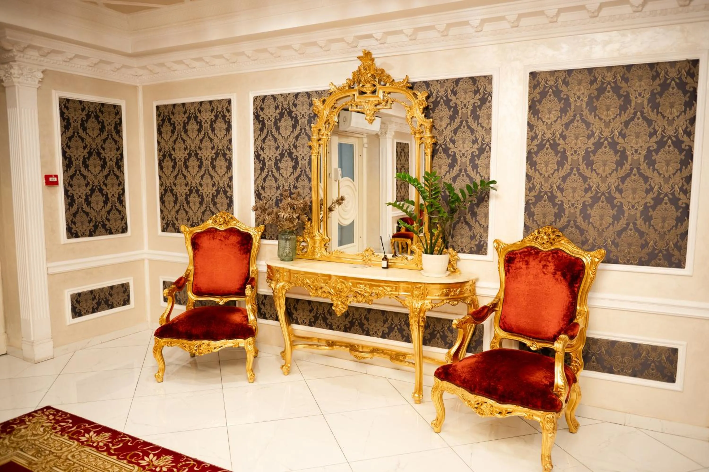 Living room in Olympic Hotel