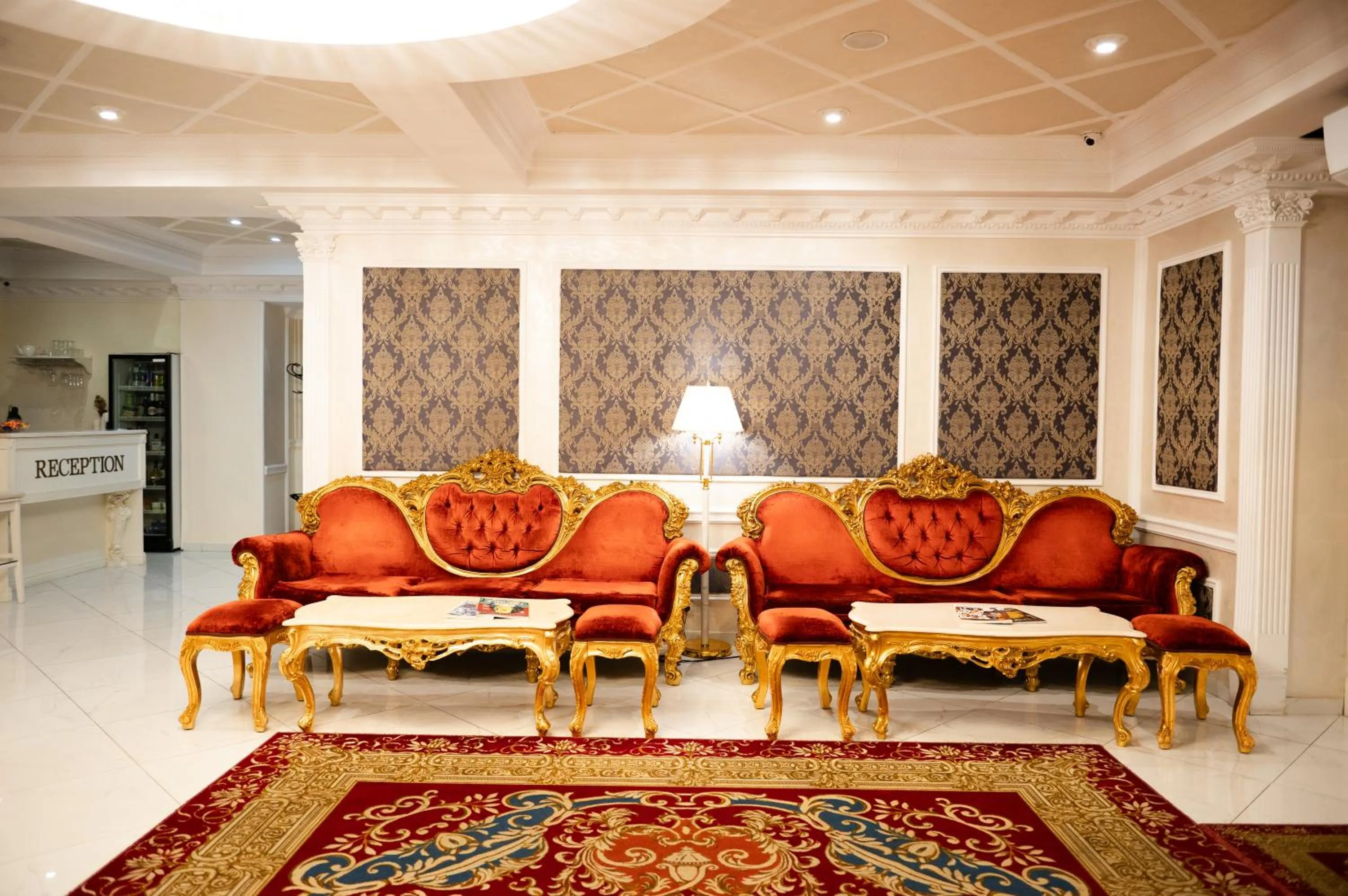 Living room in Olympic Hotel